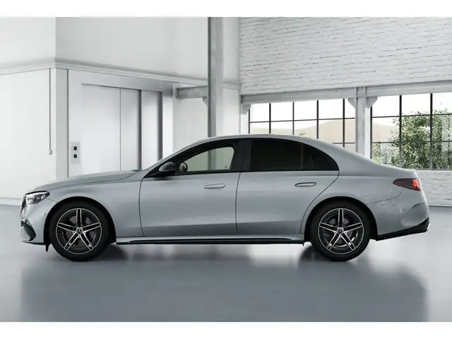 Mercedes-Benz E-Class view 4