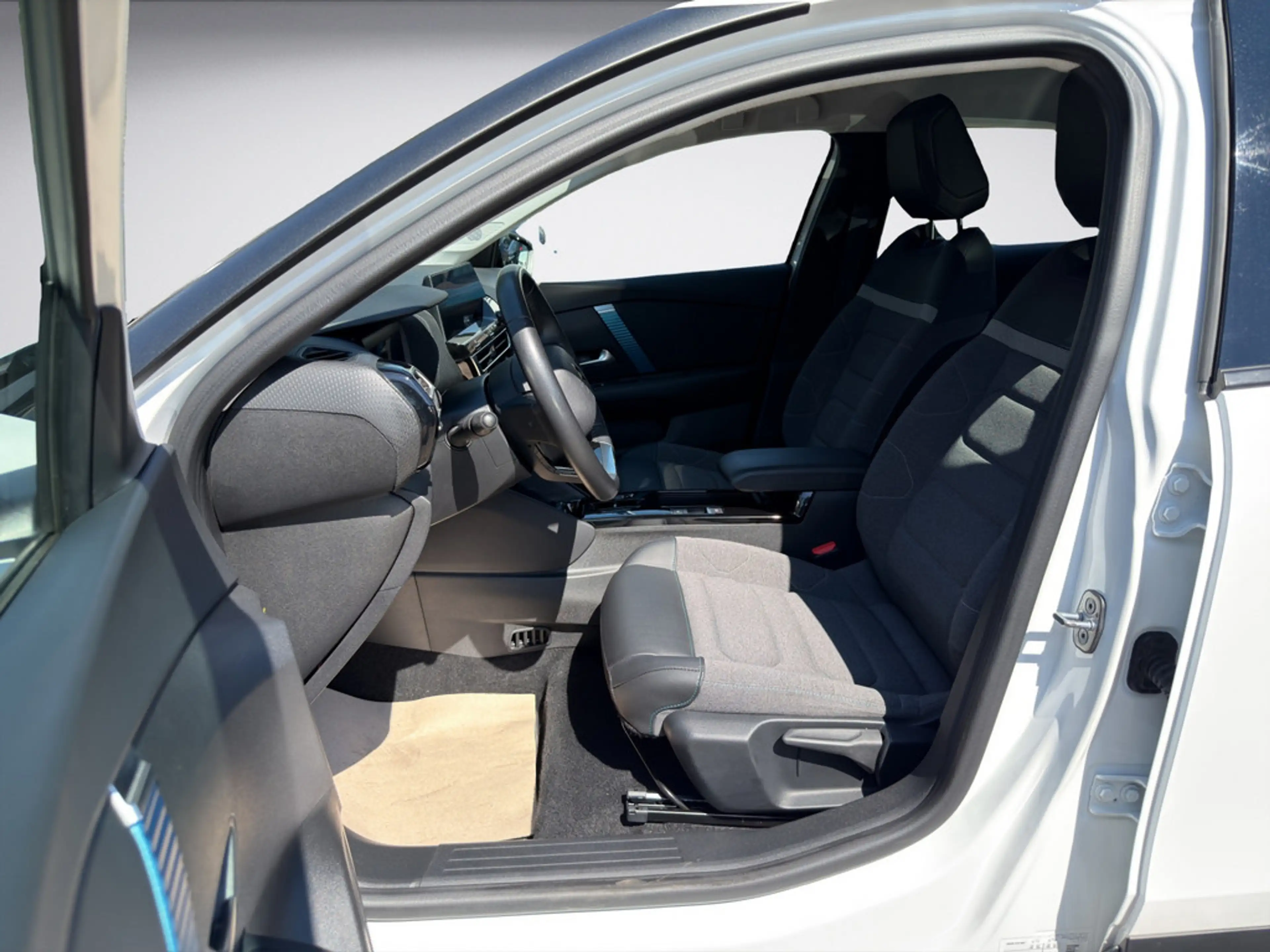 Citroen E-C4 Electric — photo 10