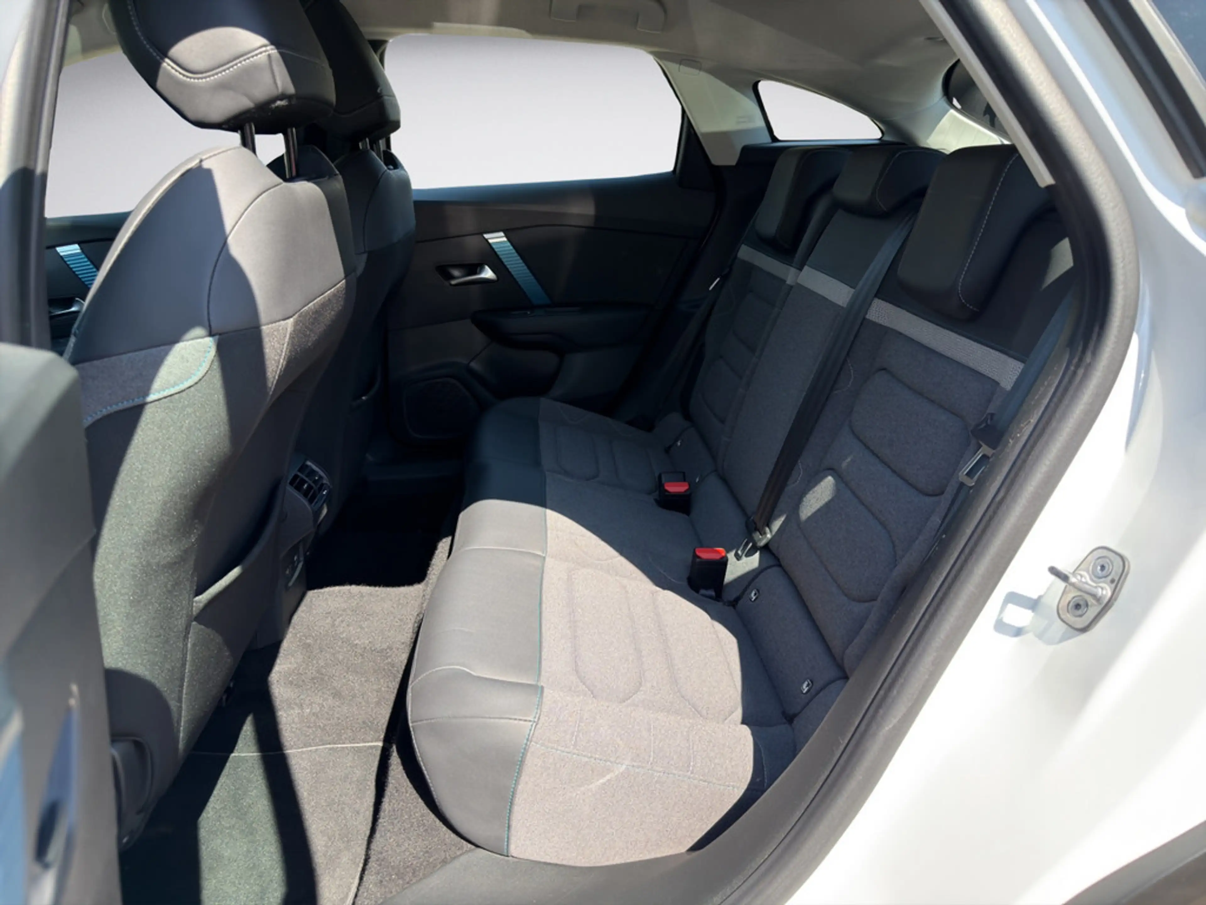 Citroen E-C4 Electric — photo 13