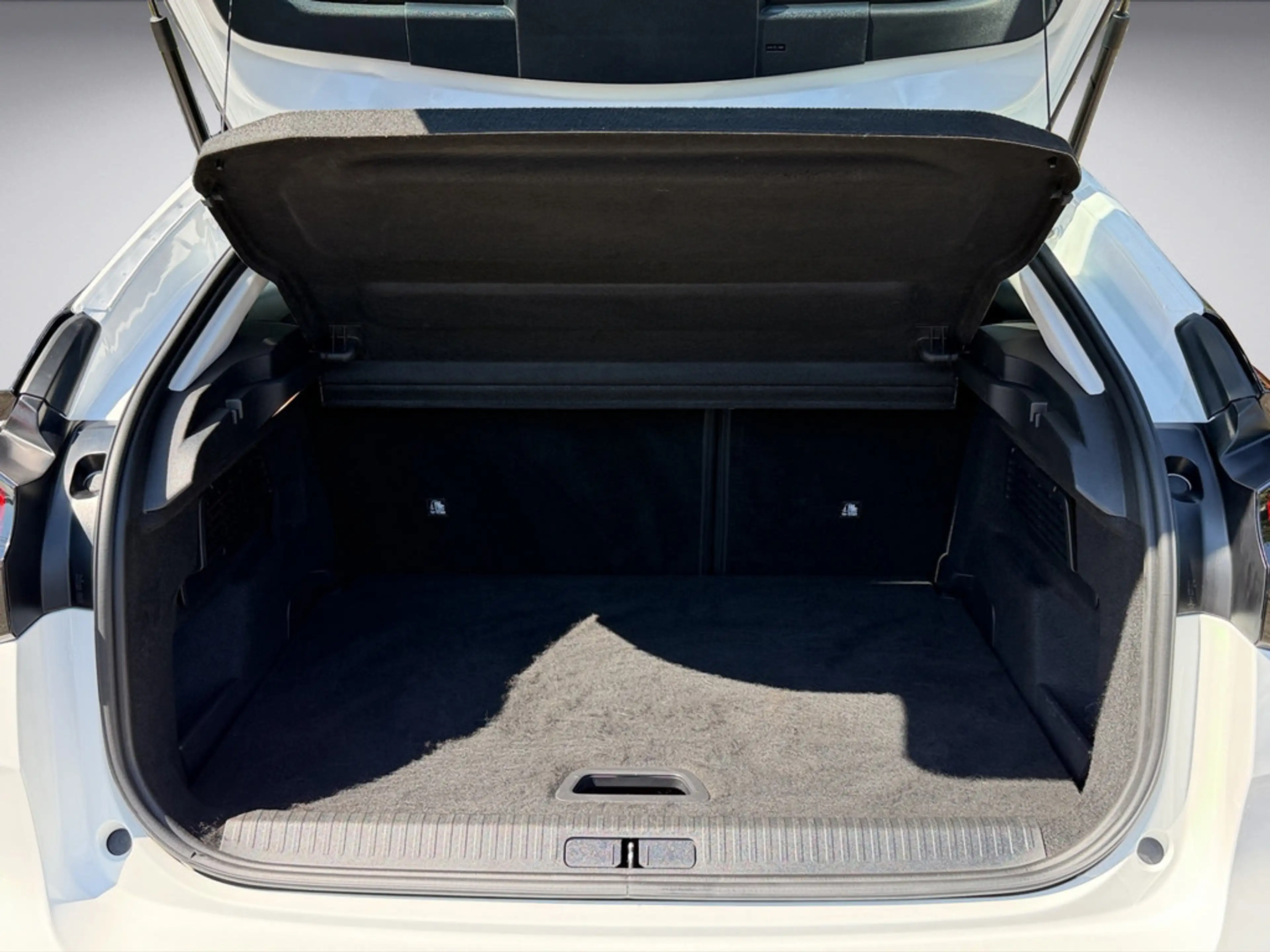 Citroen E-C4 Electric — photo 14