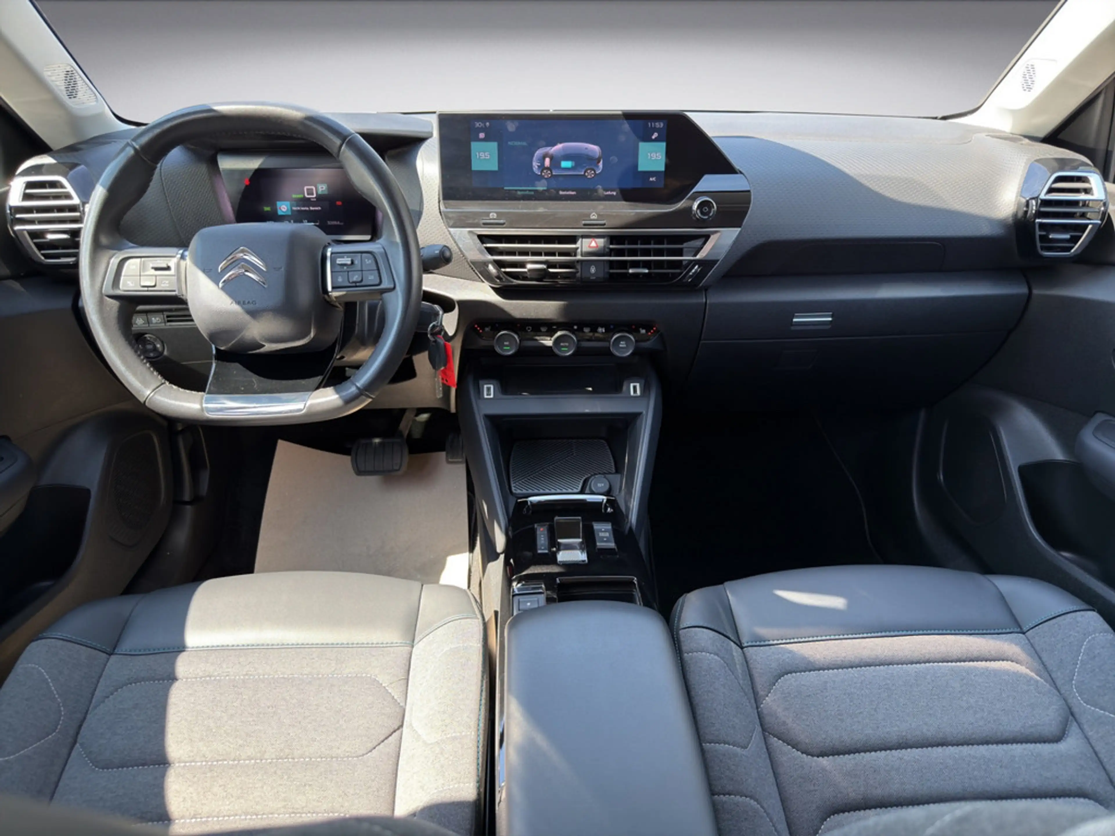 Citroen E-C4 Electric — photo 11