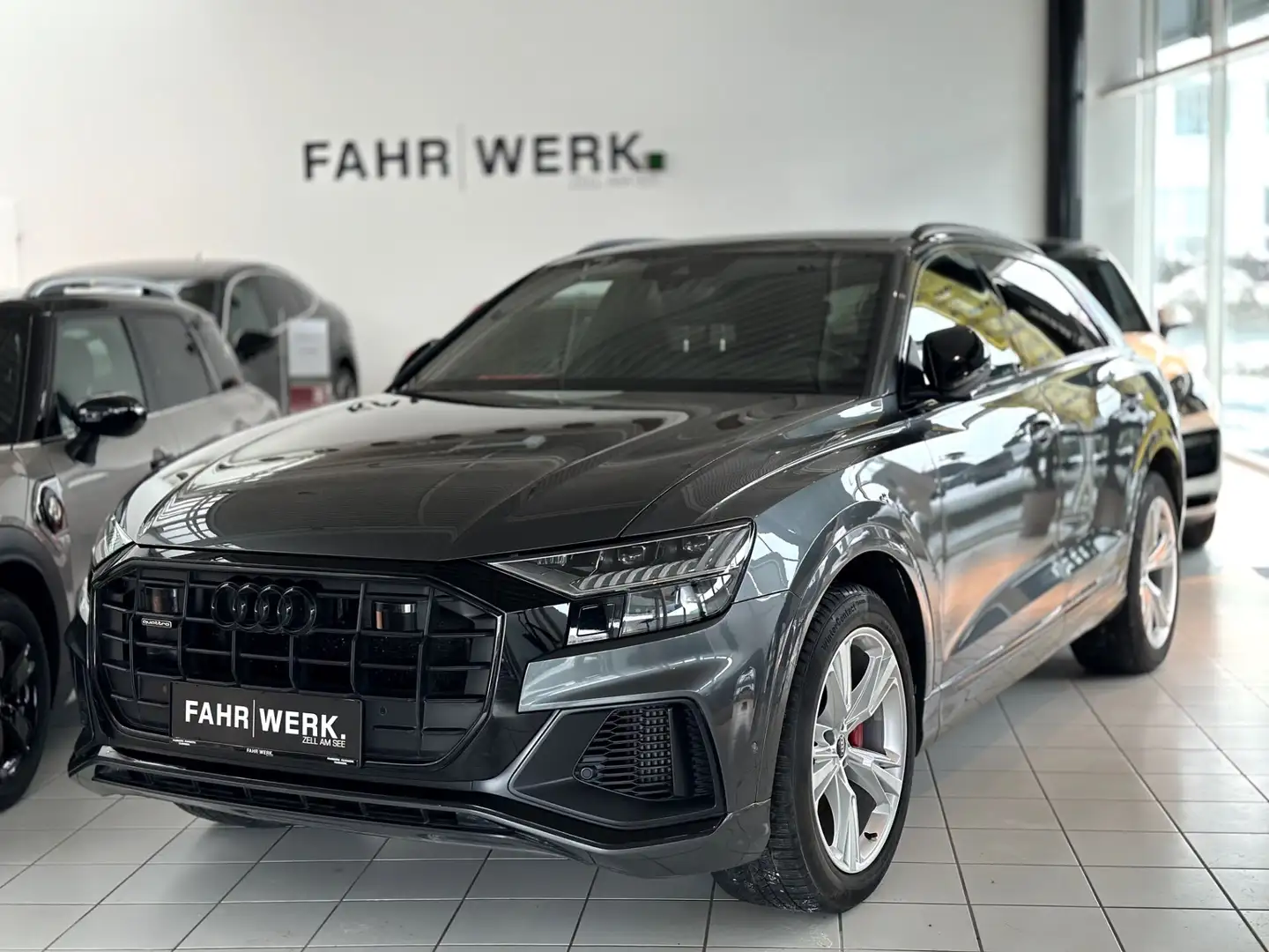 Audi Q8 55 TFSI e quattro Grau - 1