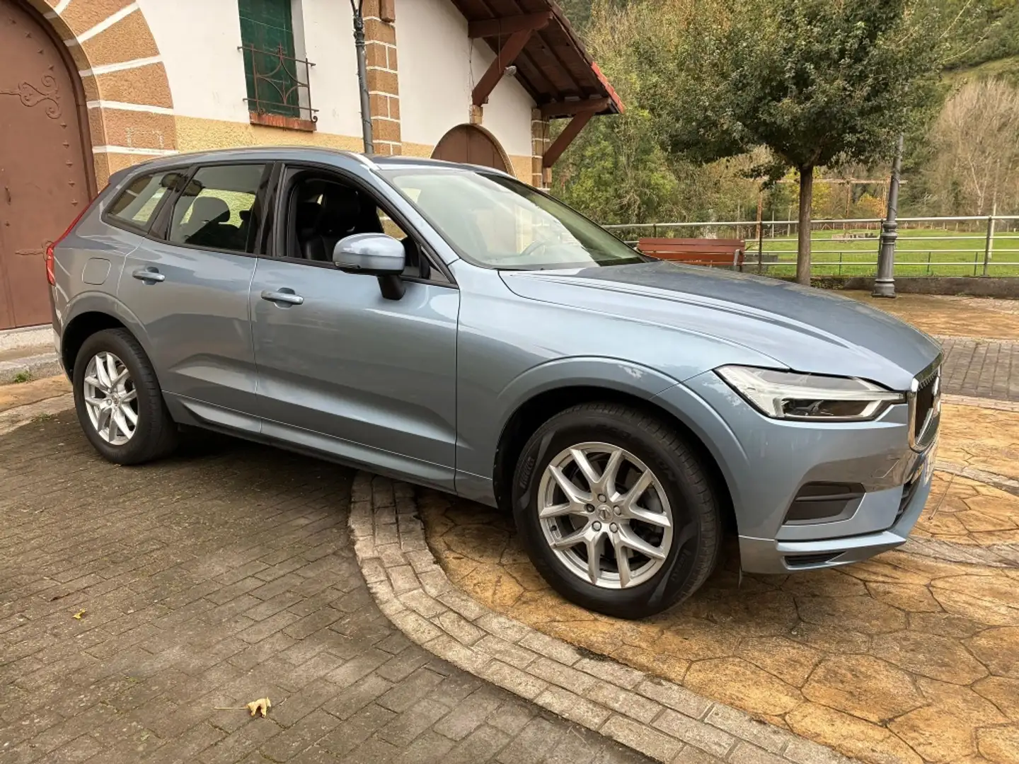 Volvo XC60 T5 Momentum AWD Aut. 250 Bleu - 2