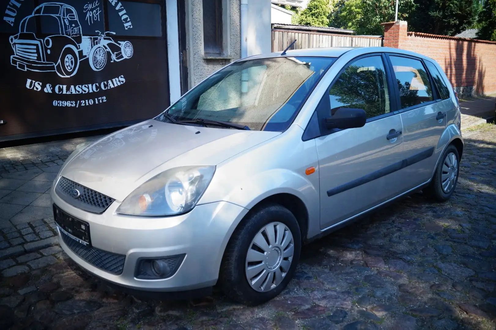 Ford Fiesta Trend Plateado - 1