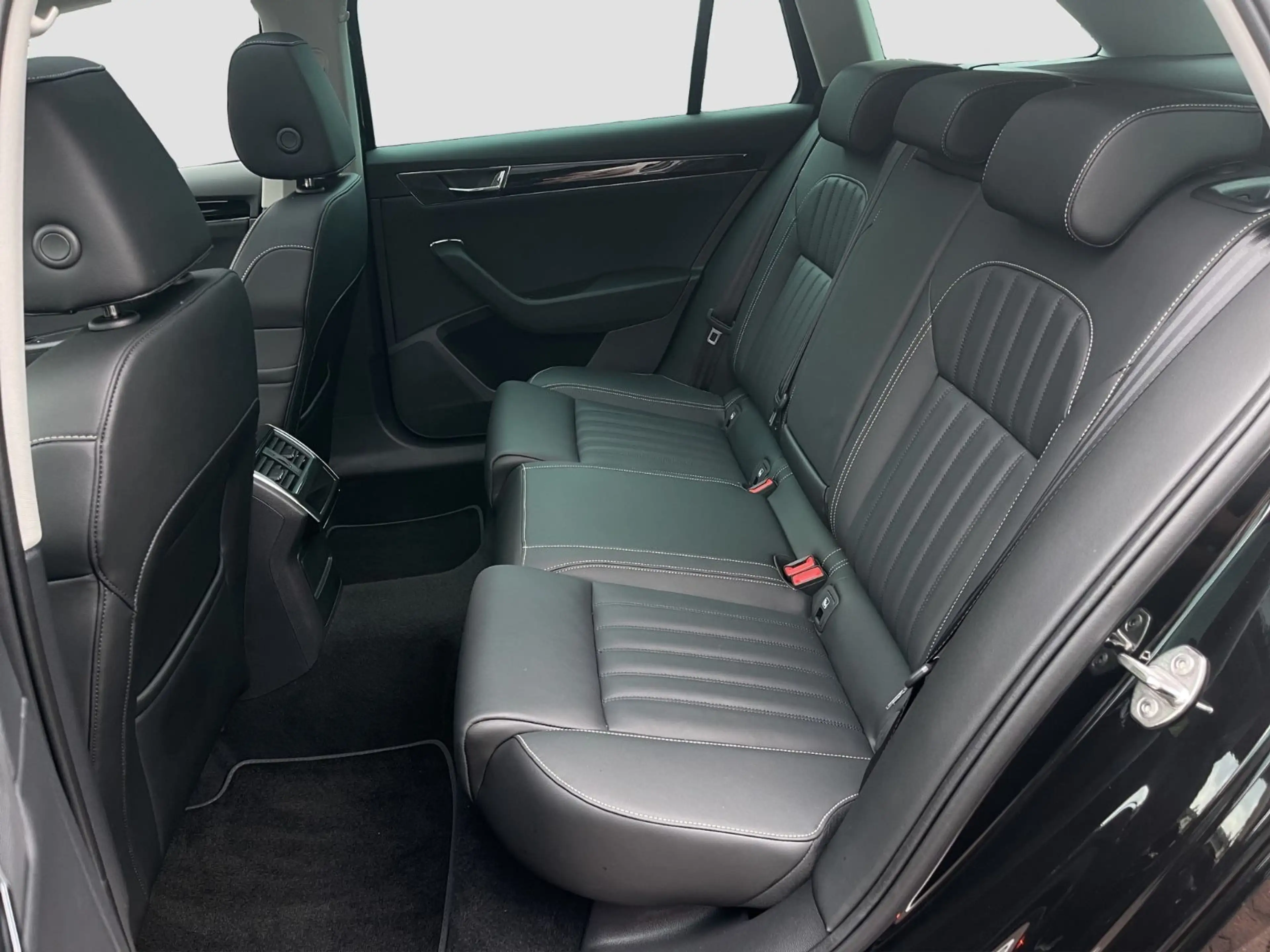 Skoda Superb Combi L&K Leder/Kamera/Panorama/GARANTIE — photo 17