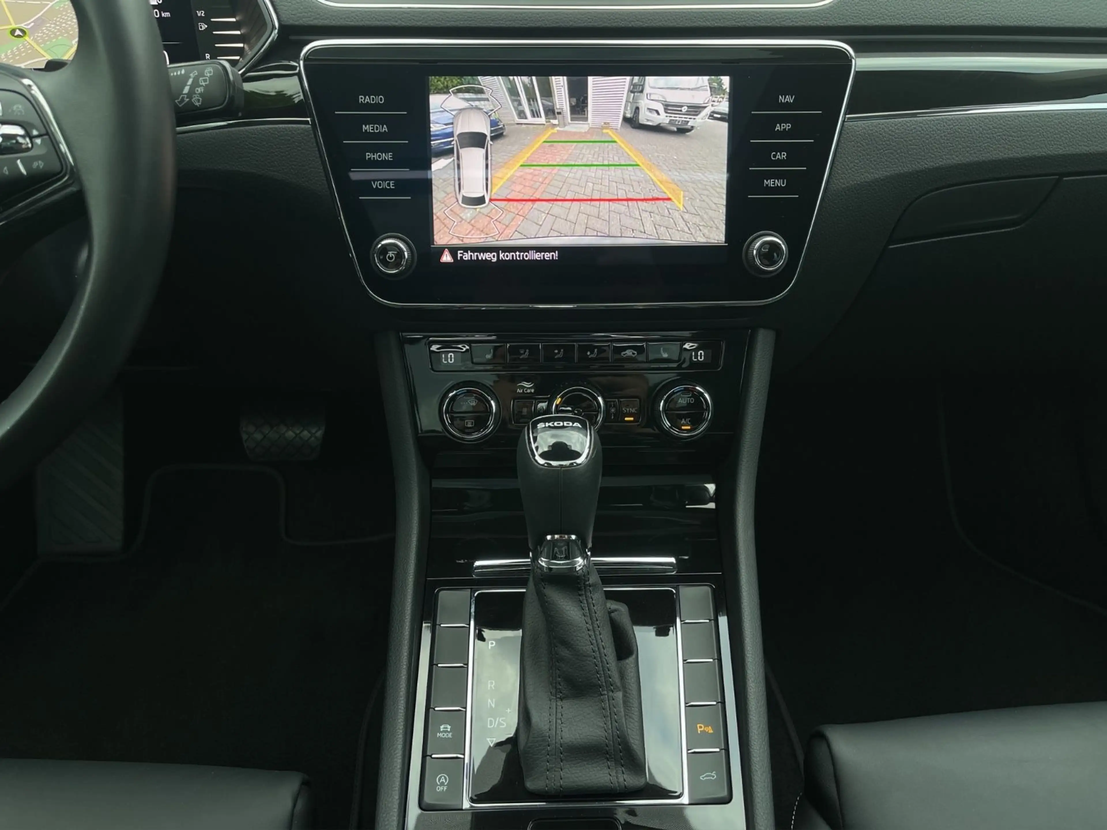 Skoda Superb Combi L&K Leder/Kamera/Panorama/GARANTIE — photo 14
