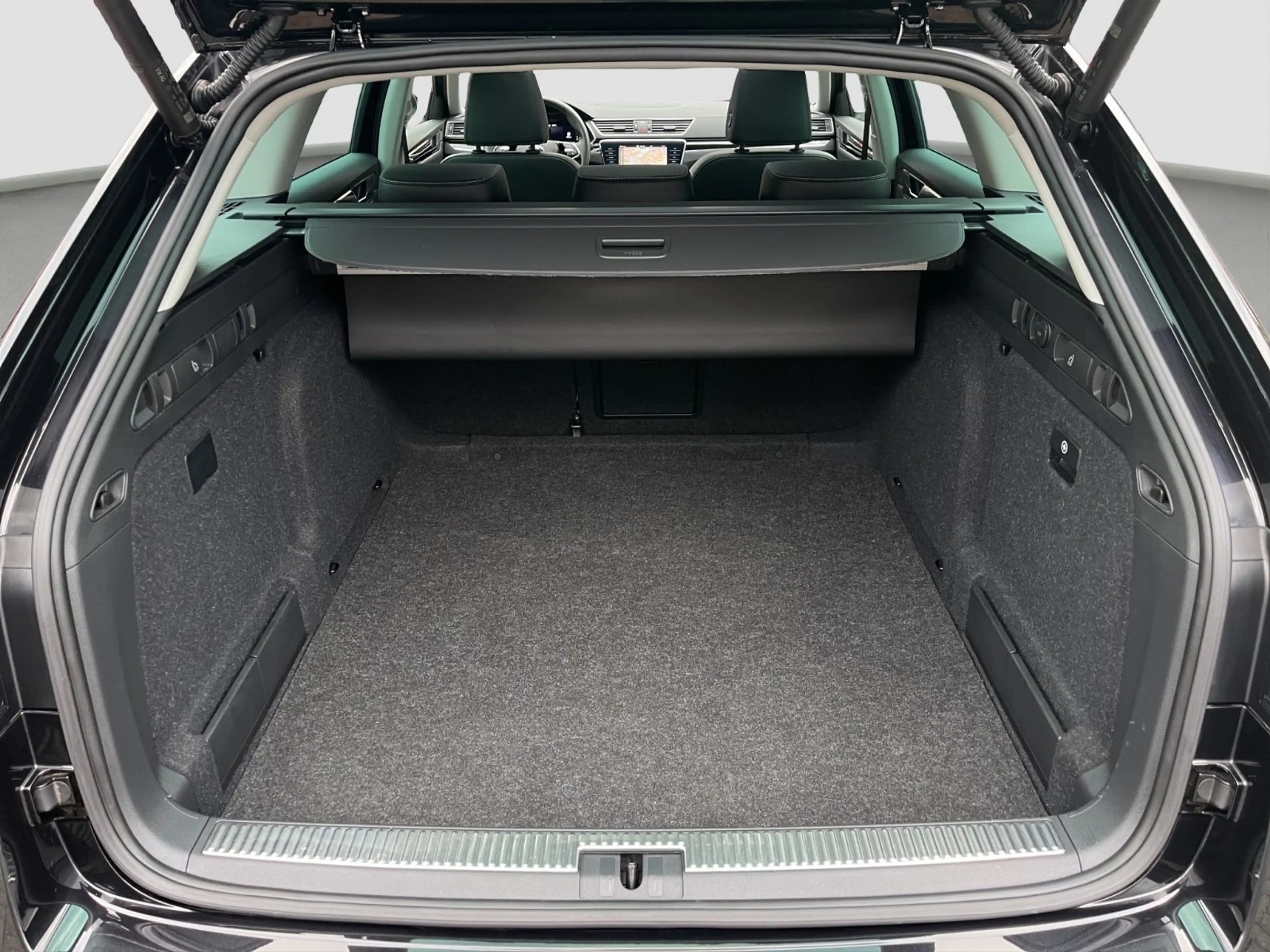 Skoda Superb Combi L&K Leder/Kamera/Panorama/GARANTIE — photo 19