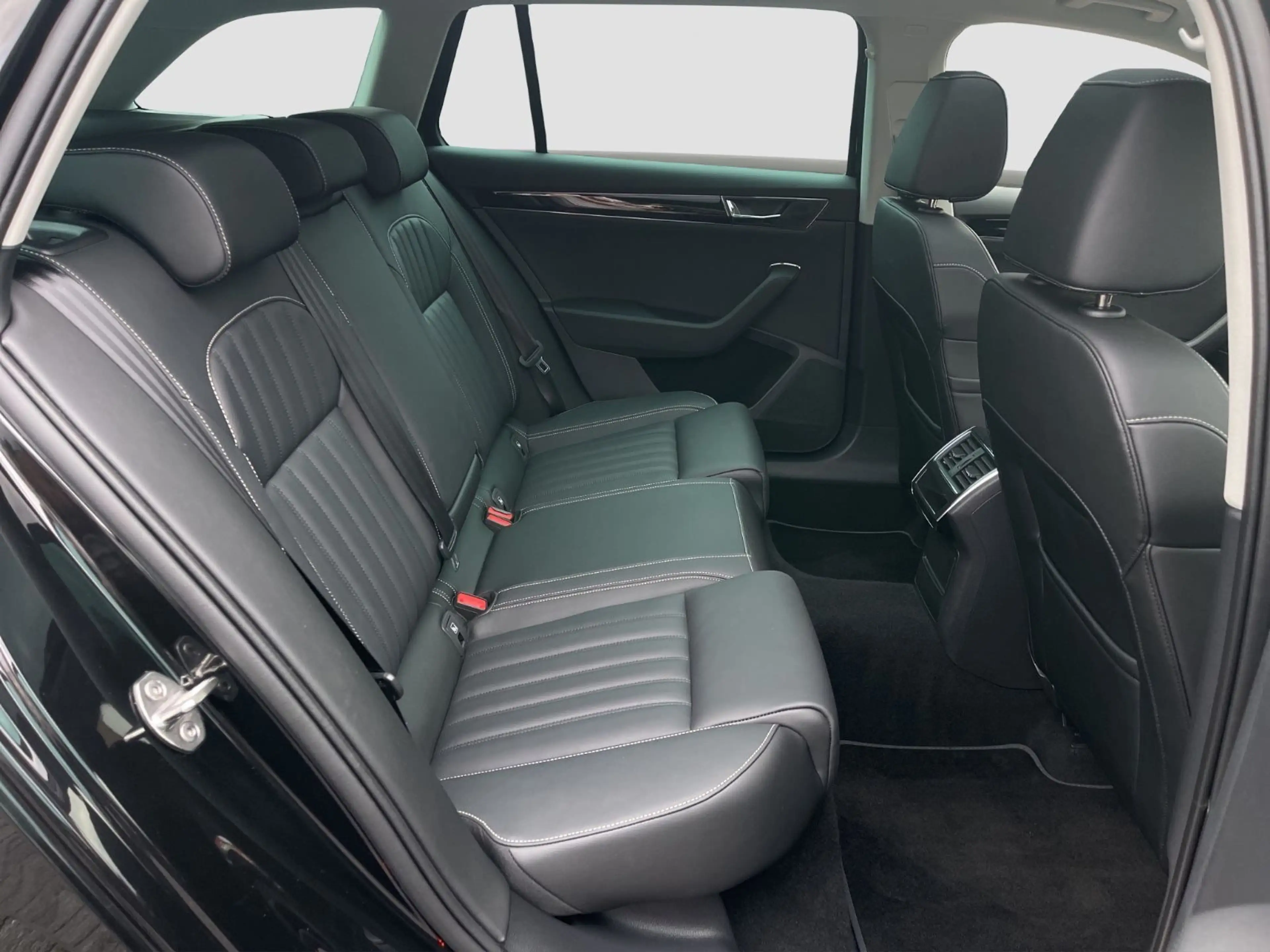 Skoda Superb Combi L&K Leder/Kamera/Panorama/GARANTIE — photo 18
