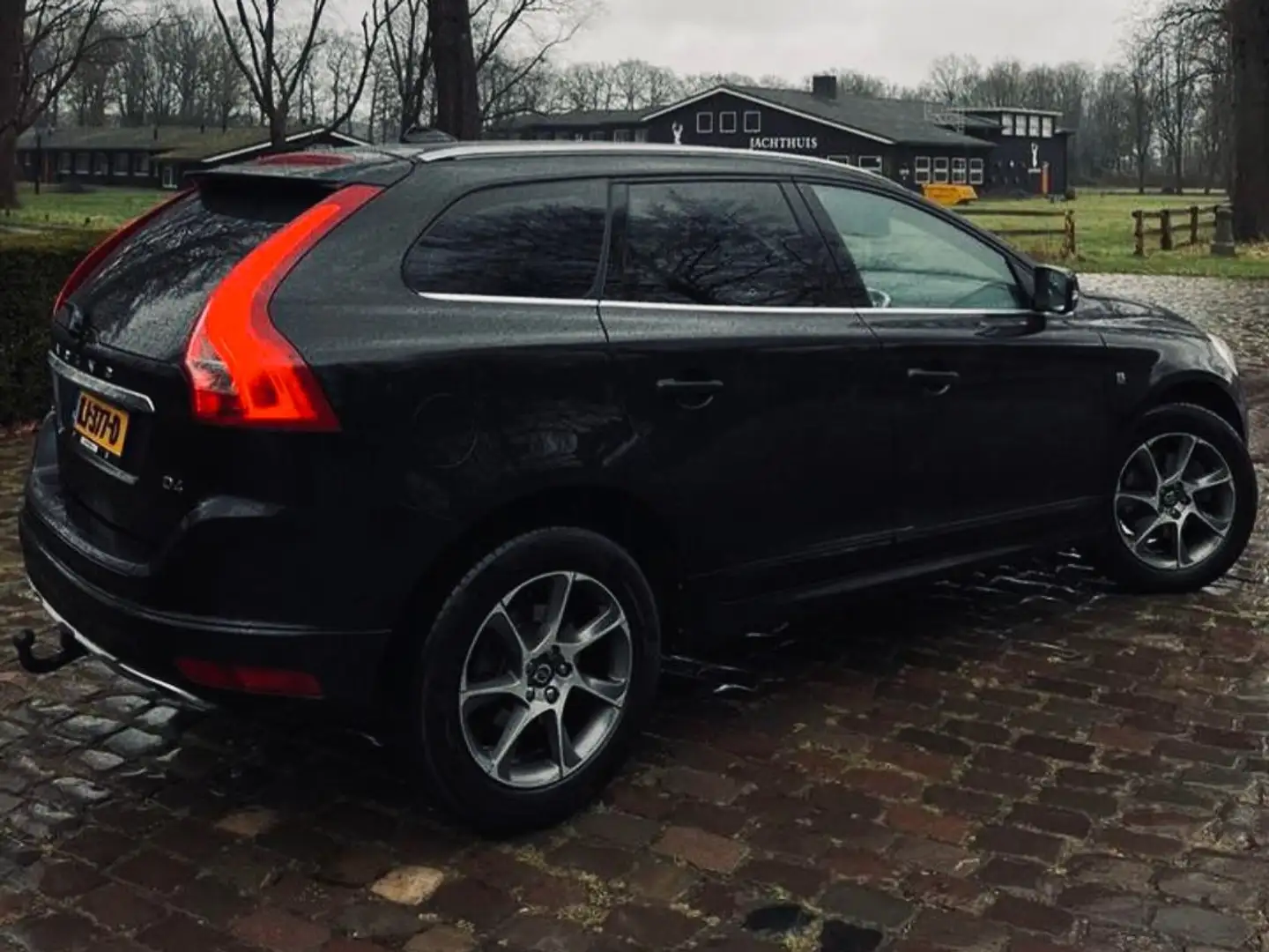 Volvo XC60 2.0 D4 FWD Oc. Race Zwart - 2