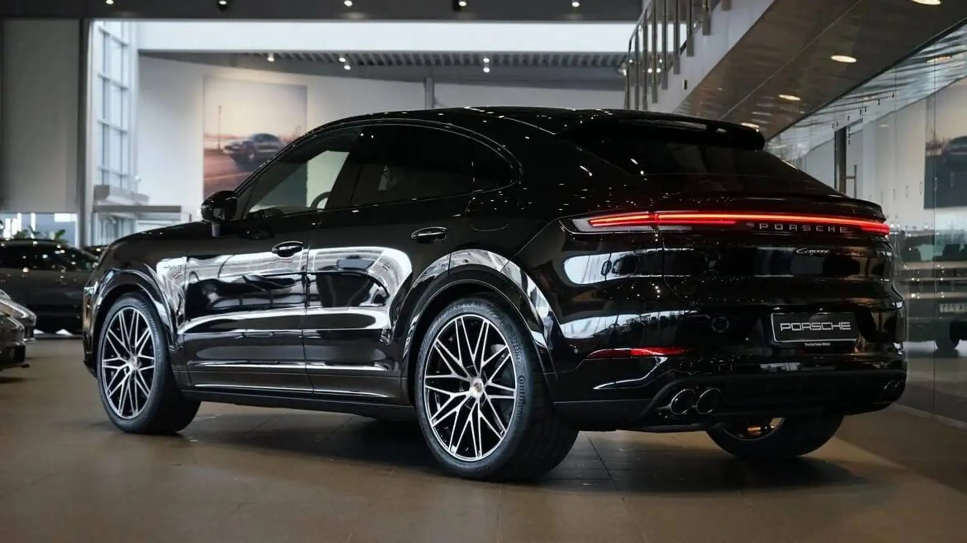 Porsche Cayenne Coupe E-Hybrid-Matrix-SportDesign-Tetto-PASM Nero - 2