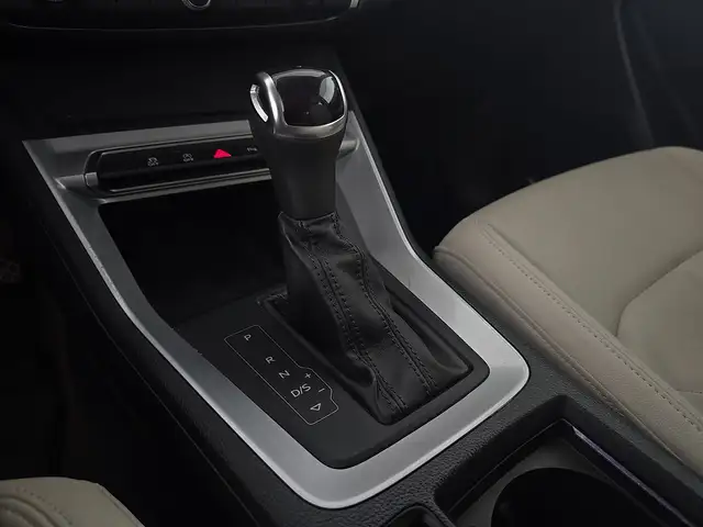 Audi Q3 view 12