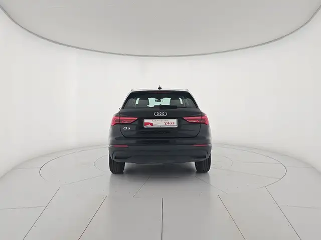 Audi Q3 view 4