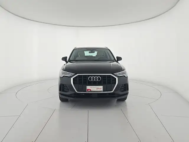 Audi Q3 view 7