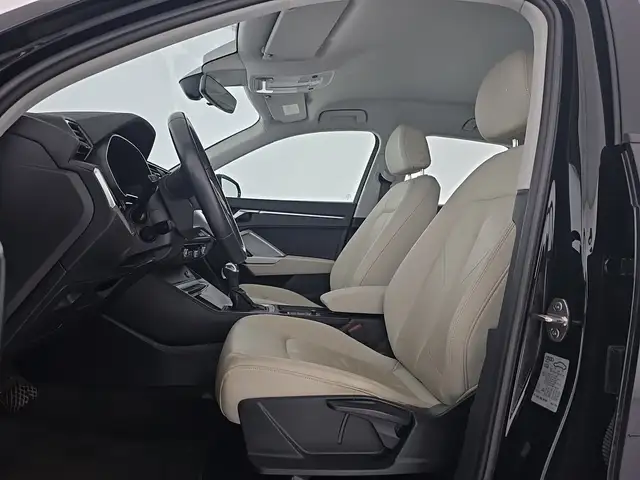Audi Q3 view 9