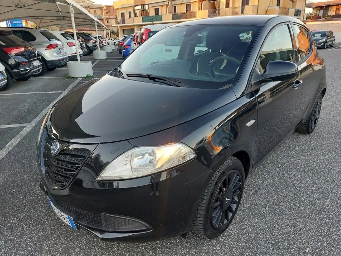 Lancia Ypsilon 1.2 69 CV 5 porte Uniprò km 125000 Clima Nero - 1