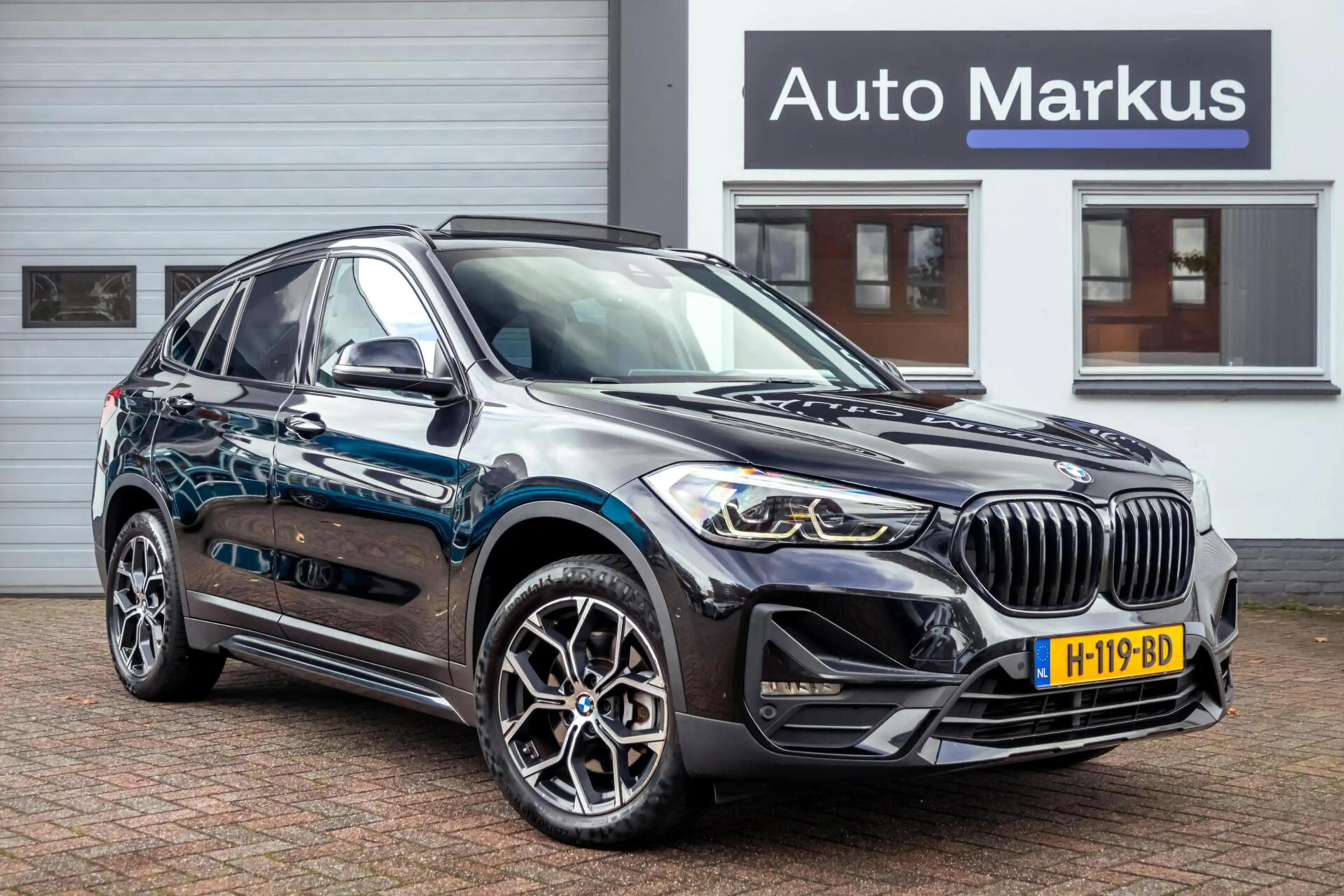 BMW X1 sDrive20i Xline|Pano|Trekhaak|HUD|Facelift|Camera|