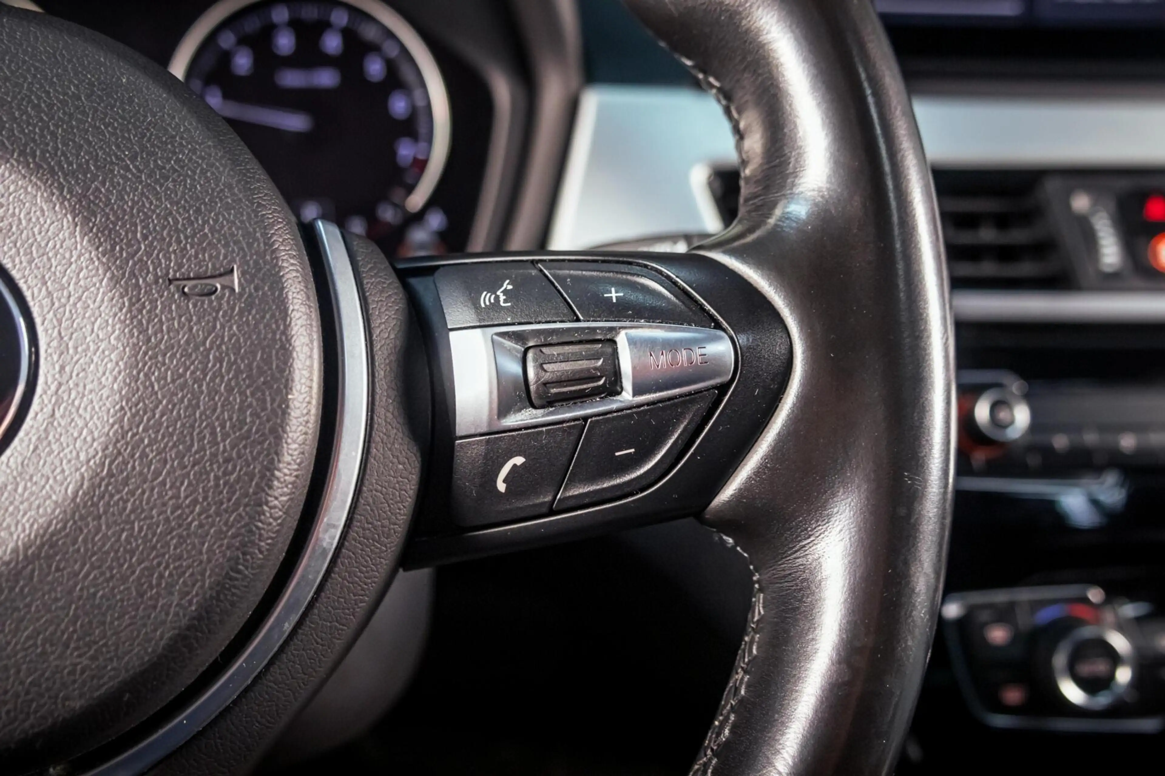 BMW X1 sDrive20i Xline|Pano|Trekhaak|HUD|Facelift|Camera| — photo 18