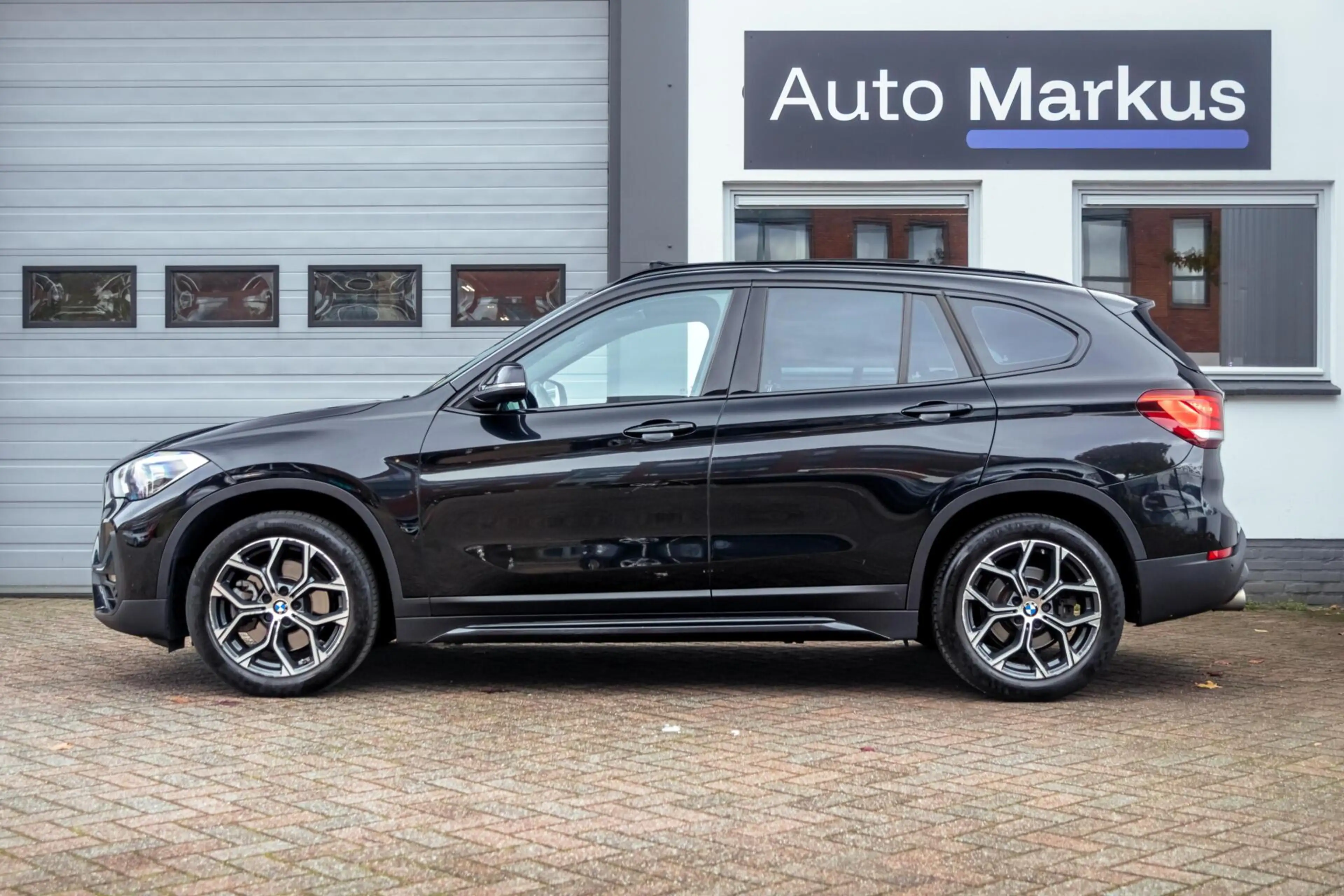 BMW X1 sDrive20i Xline|Pano|Trekhaak|HUD|Facelift|Camera| — photo 5