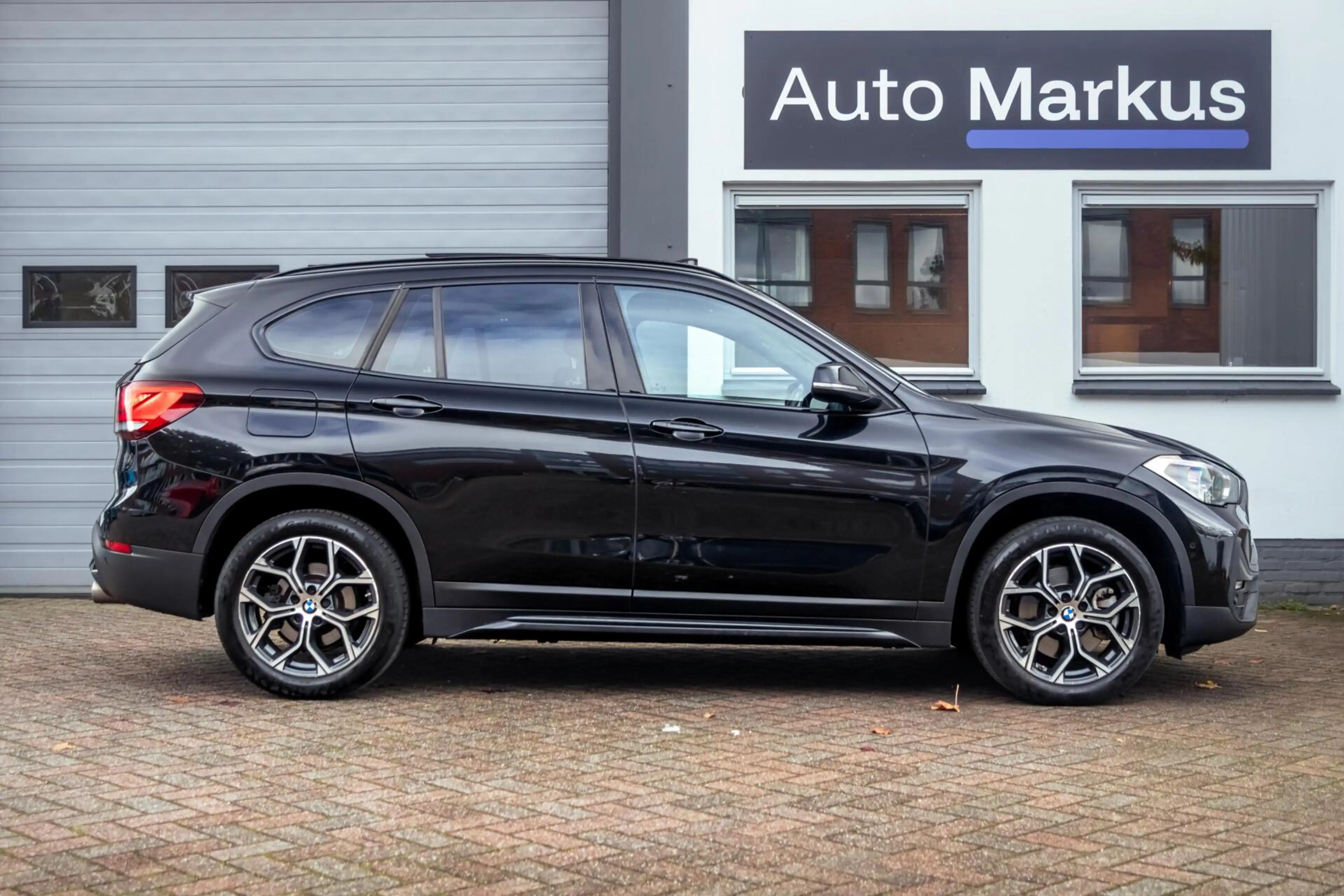 BMW X1 sDrive20i Xline|Pano|Trekhaak|HUD|Facelift|Camera| — photo 6