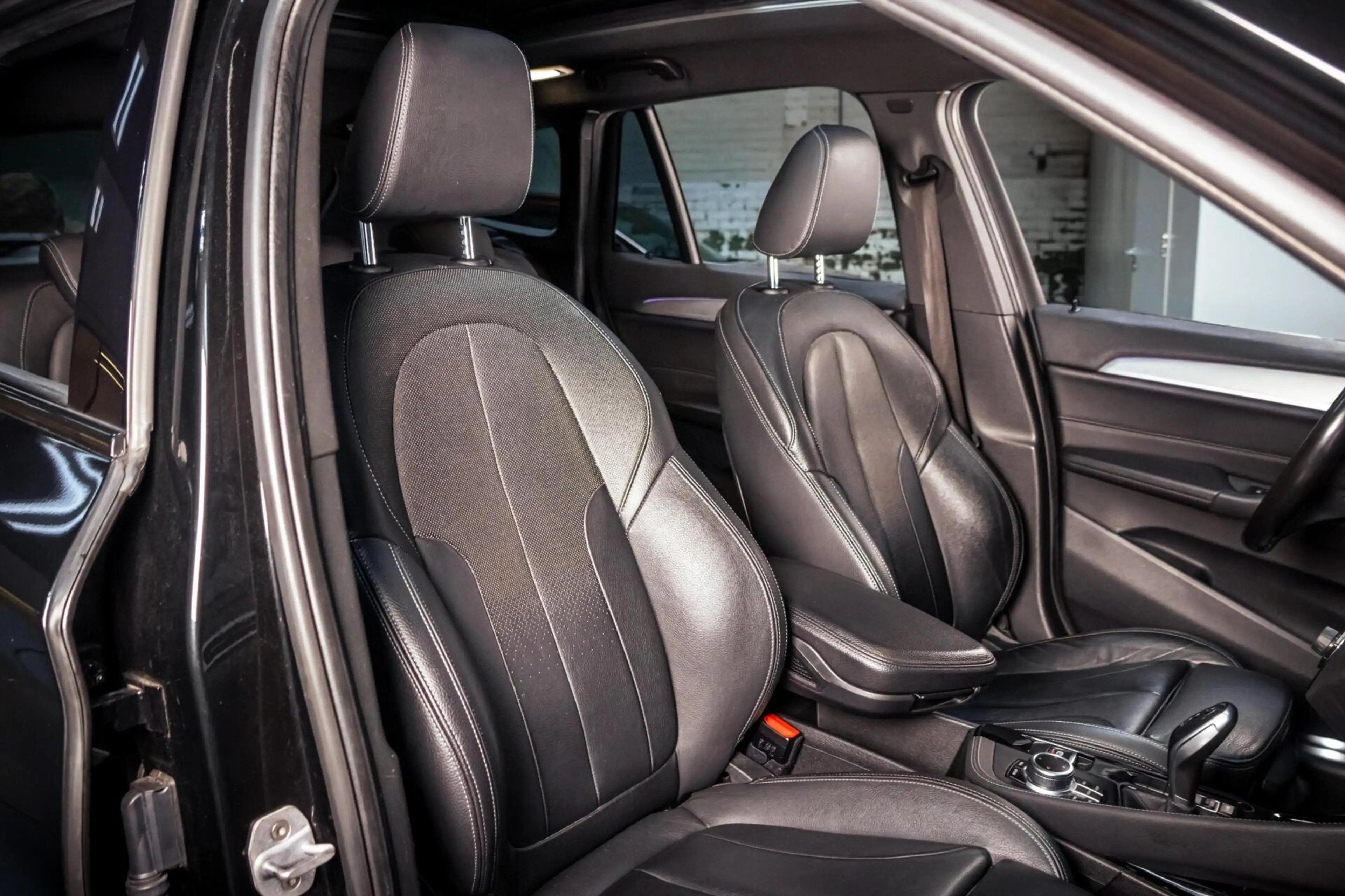 BMW X1 sDrive20i Xline|Pano|Trekhaak|HUD|Facelift|Camera| — photo 3