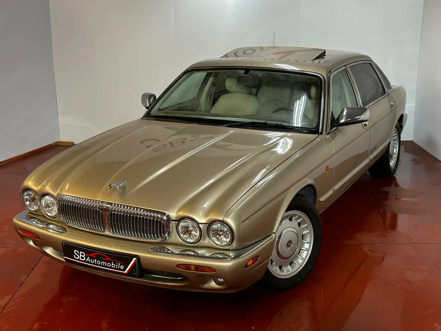 Jaguar Daimler 4.0i V8 32v S/C Super LWB**ETAT SHOW-ROOM**GARANTI Beige - 2