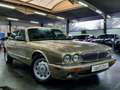 Jaguar Daimler 4.0i V8 32v S/C Super LWB**ETAT SHOW-ROOM**GARANTI Beige - thumbnail 1