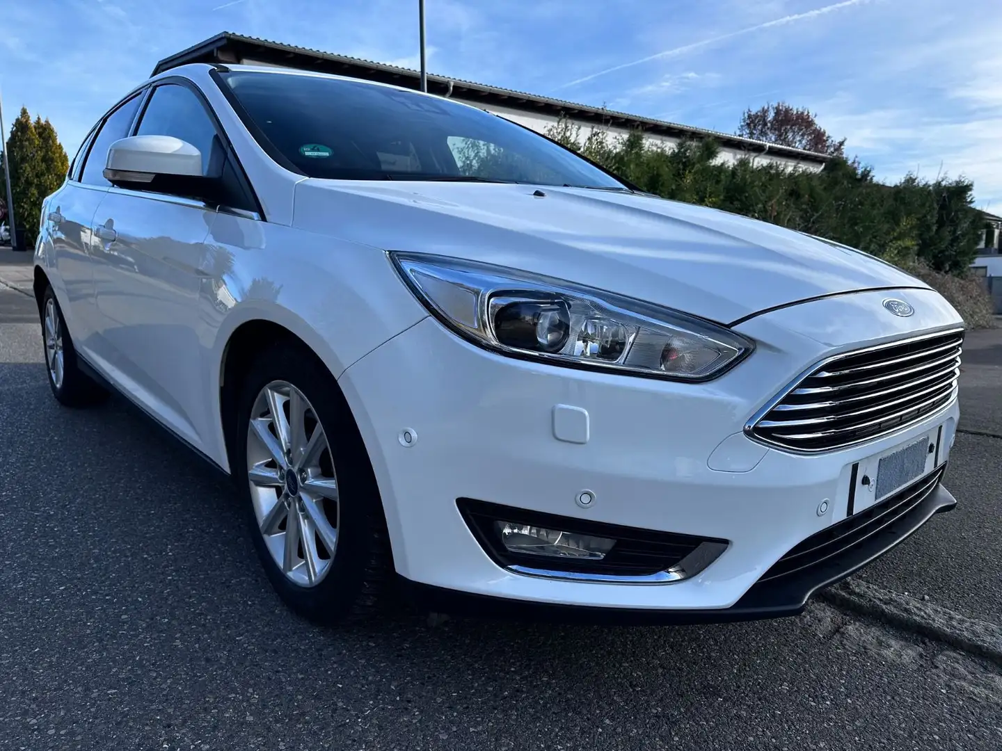Ford Focus Lim. Titanium NAVI/TEMPOMAT/ Weiß - 1