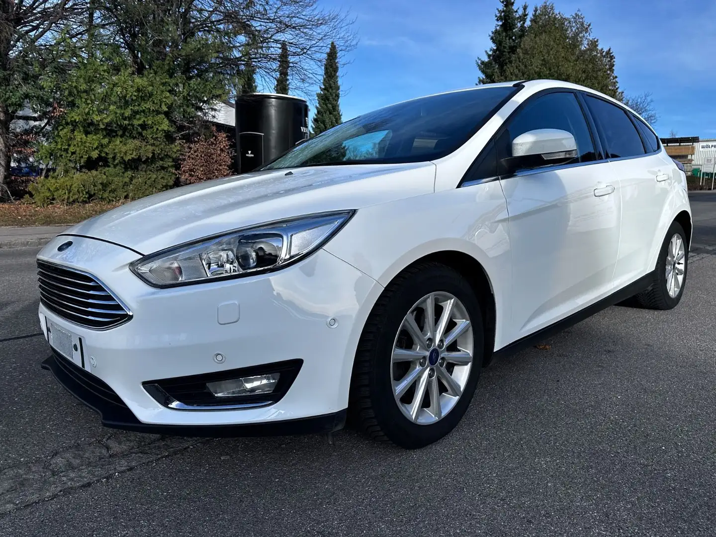 Ford Focus Lim. Titanium NAVI/TEMPOMAT/ Weiß - 2