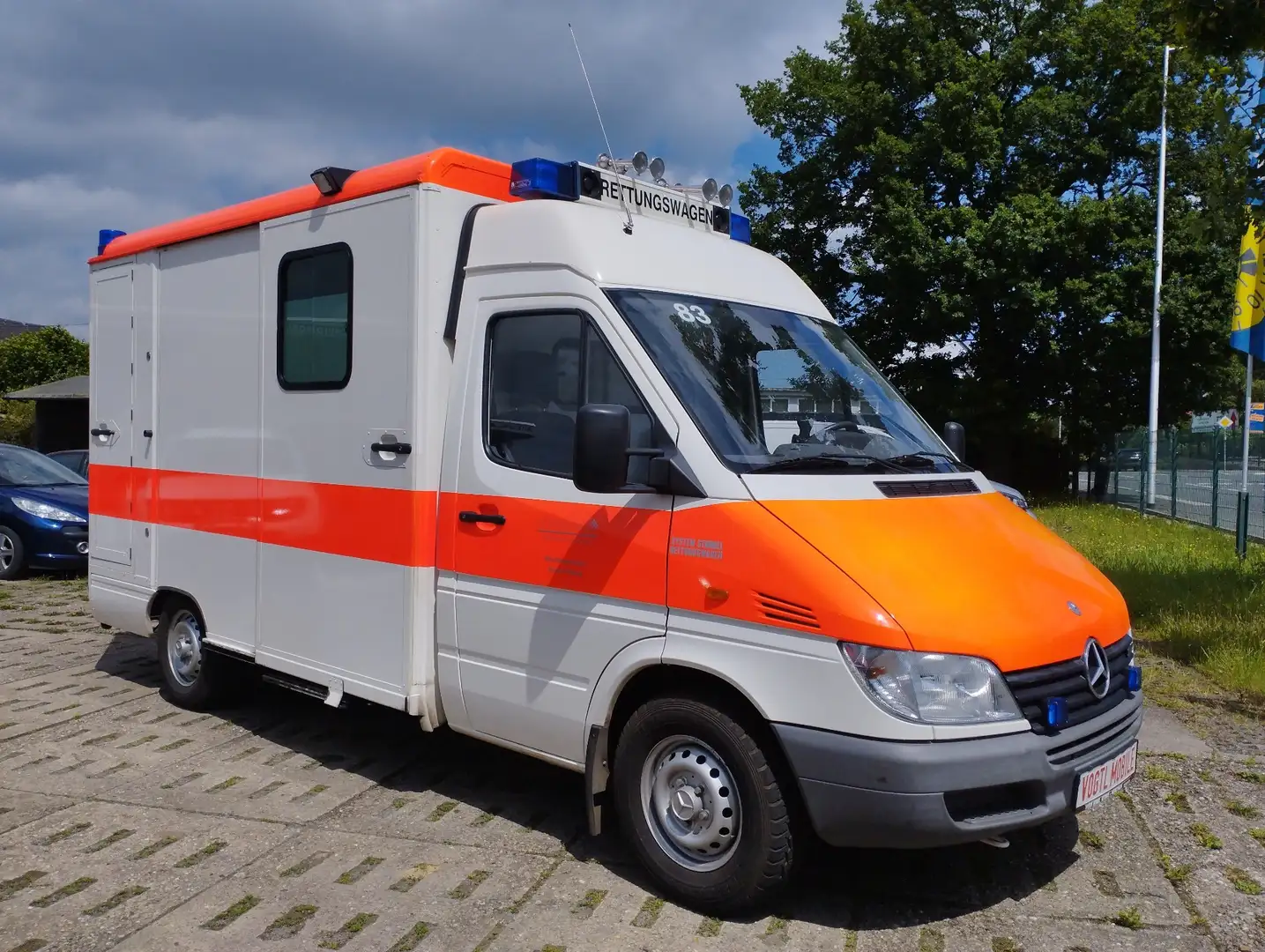 Mercedes-Benz Sprinter 314 * WERKSKRANKENWAGEN / RETTUNGSWAGEN! 1.HAND! White - 1
