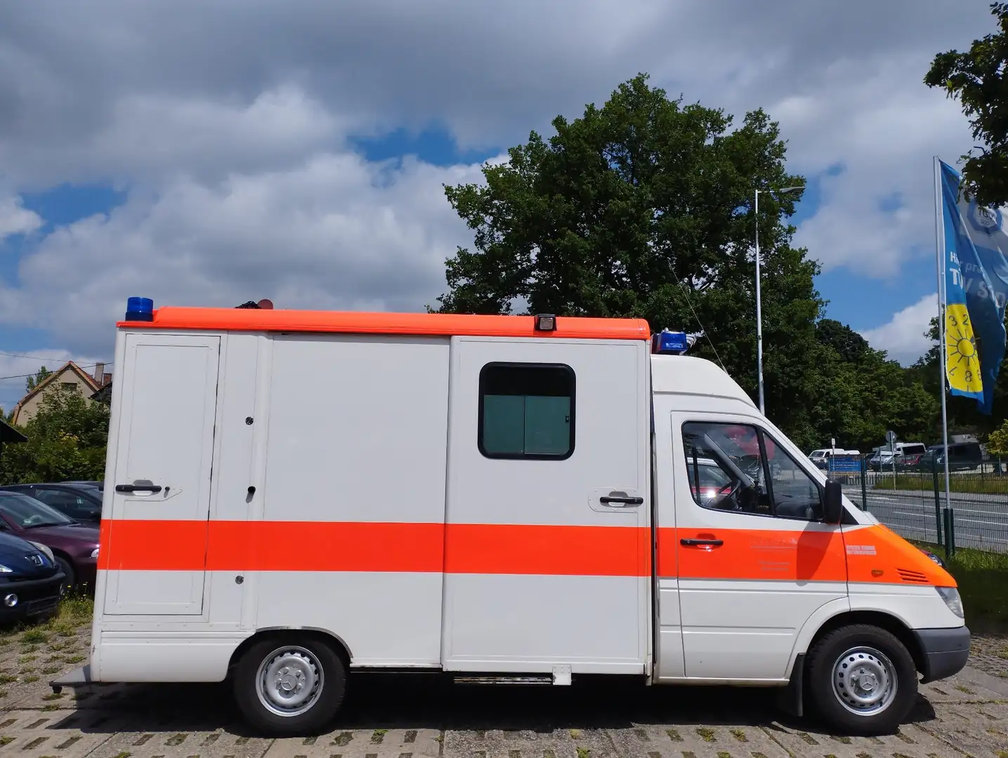 Mercedes-Benz Sprinter 314 * WERKSKRANKENWAGEN / RETTUNGSWAGEN! 1.HAND! White - 2