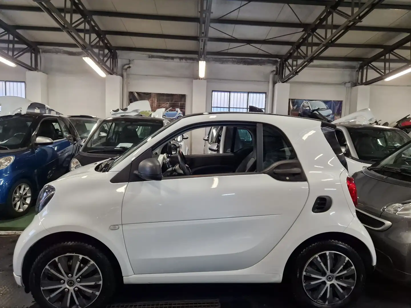 smart forTwo passion automatica pelle navi 53000km garanzia Bianco - 2
