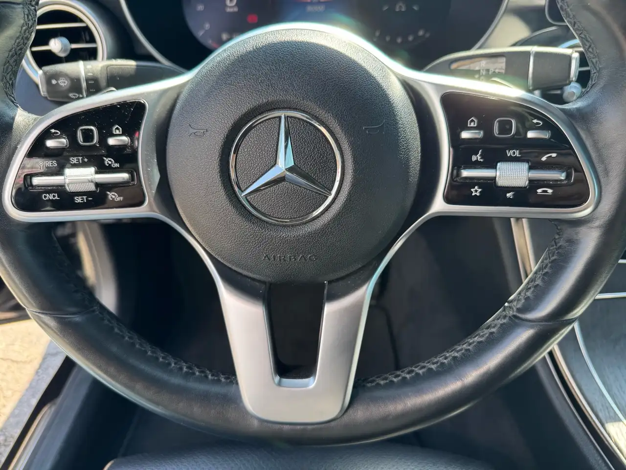 Mercedes-Benz C-Class снимка Mercedes-Benz C-Class