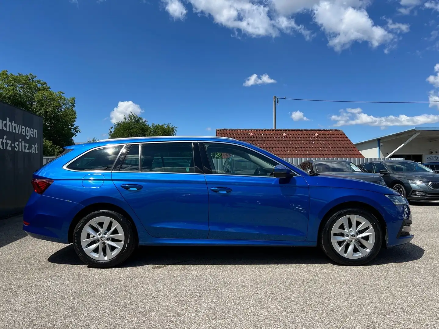 Skoda Octavia Combi 2,0 TDI Style DSG | NP: €48.600 Blau - 2