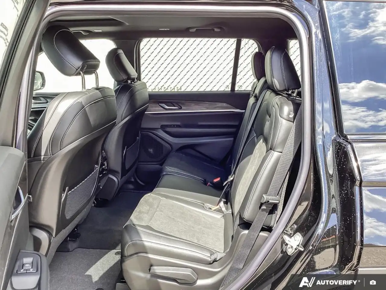 Jeep Grand Cherokee photo Jeep Grand Cherokee