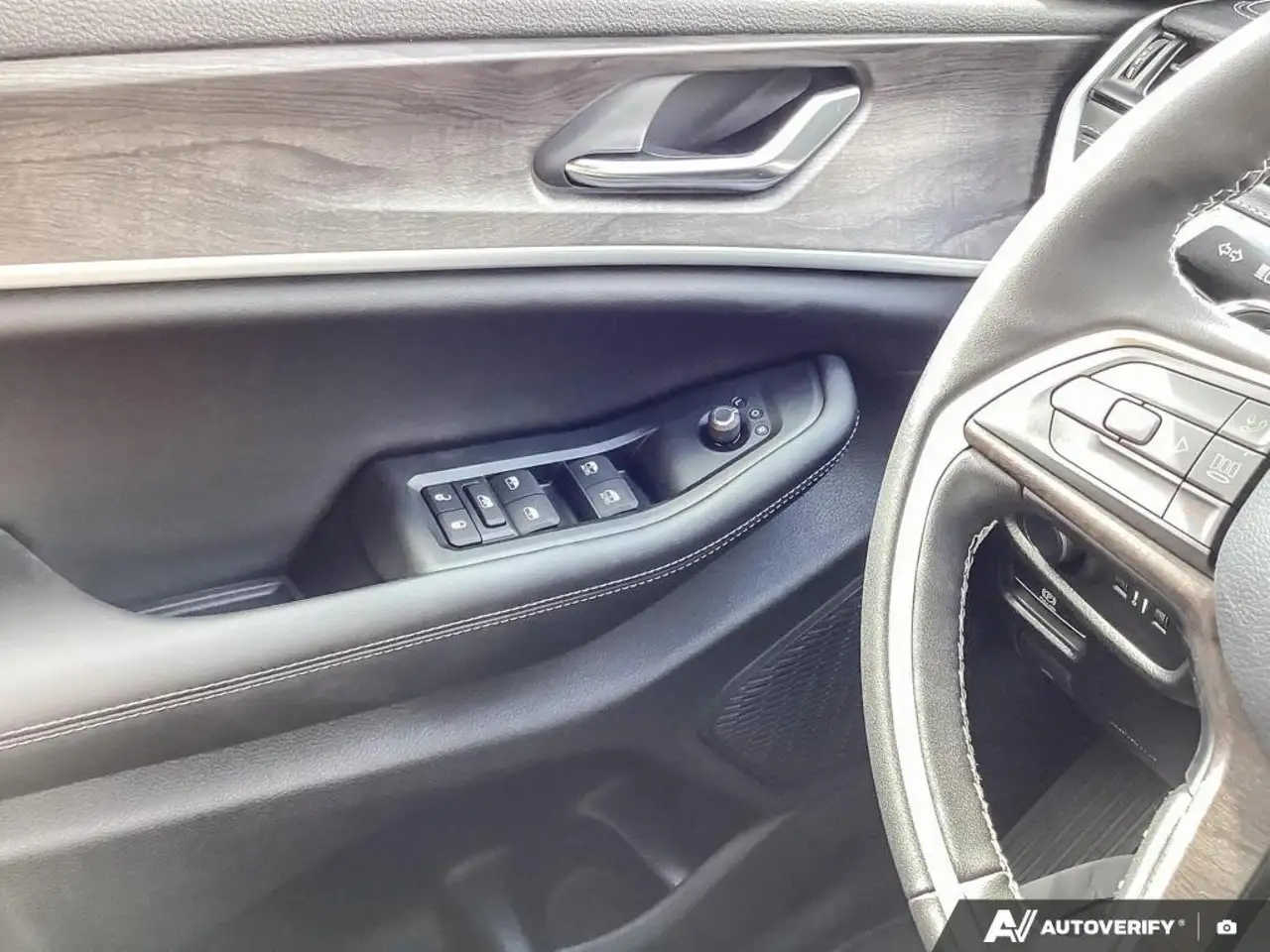 Jeep Grand Cherokee photo Jeep Grand Cherokee