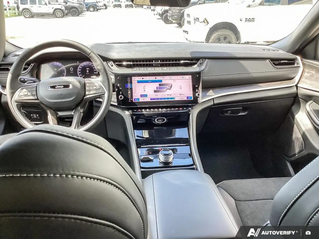 Jeep Grand Cherokee photo Jeep Grand Cherokee