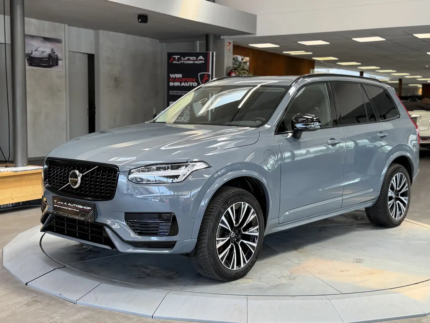 Volvo XC90 ALLRAD T8 Recharge PHEV 7-Sitzer Plus Dark Geartro Grau - 1