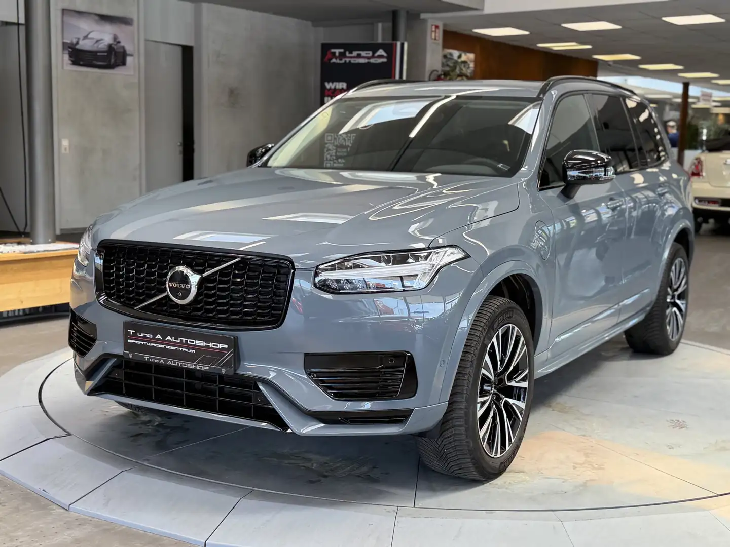 Volvo XC90 ALLRAD T8 Recharge PHEV 7-Sitzer Plus Dark Geartro Grau - 2