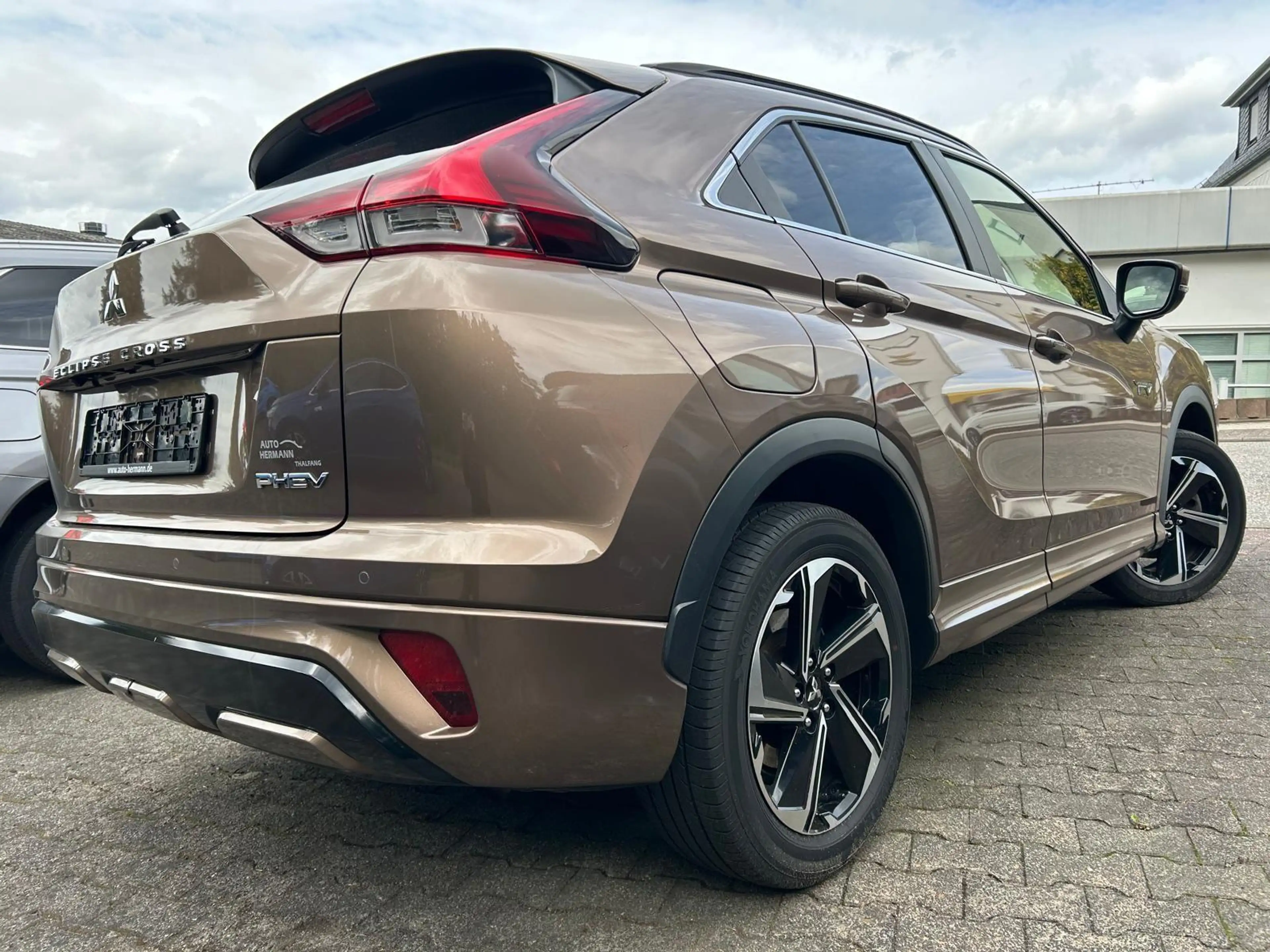 Mitsubishi Eclipse Cross Plus Select Black Hybrid 4WD — photo 4