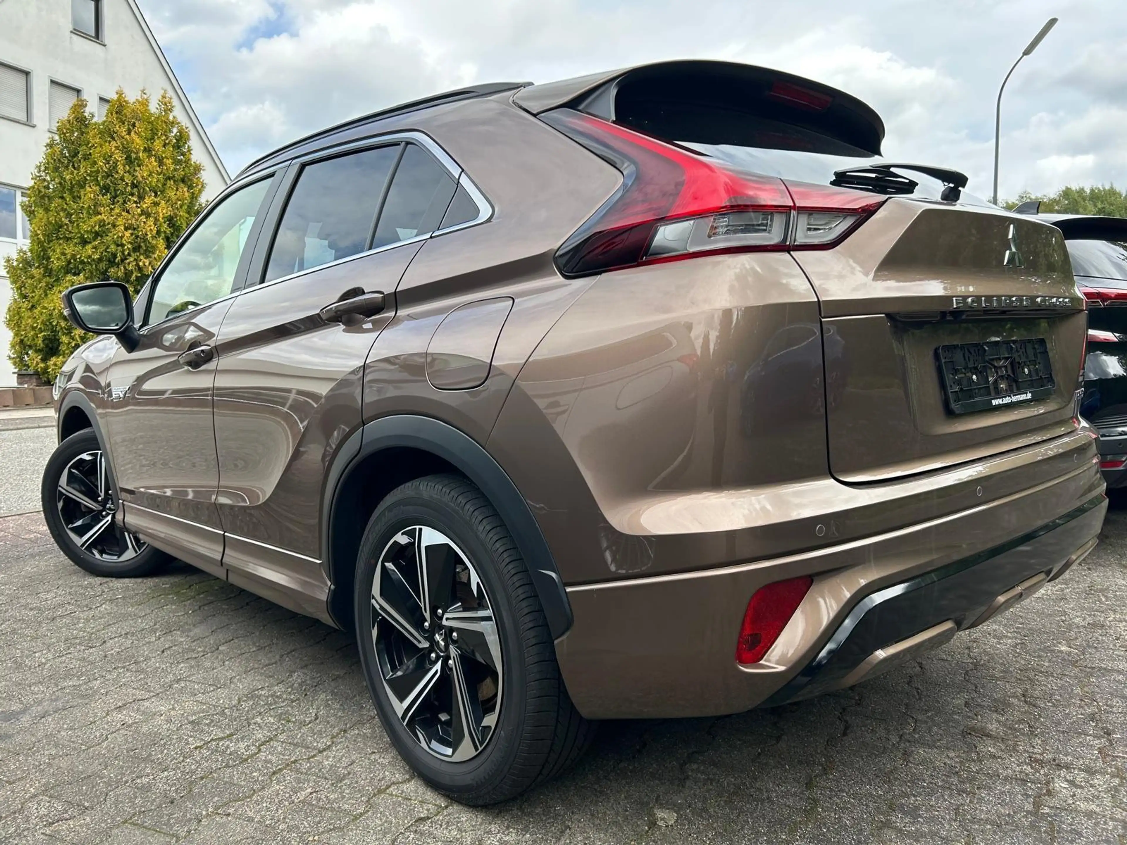 Mitsubishi Eclipse Cross Plus Select Black Hybrid 4WD — photo 6