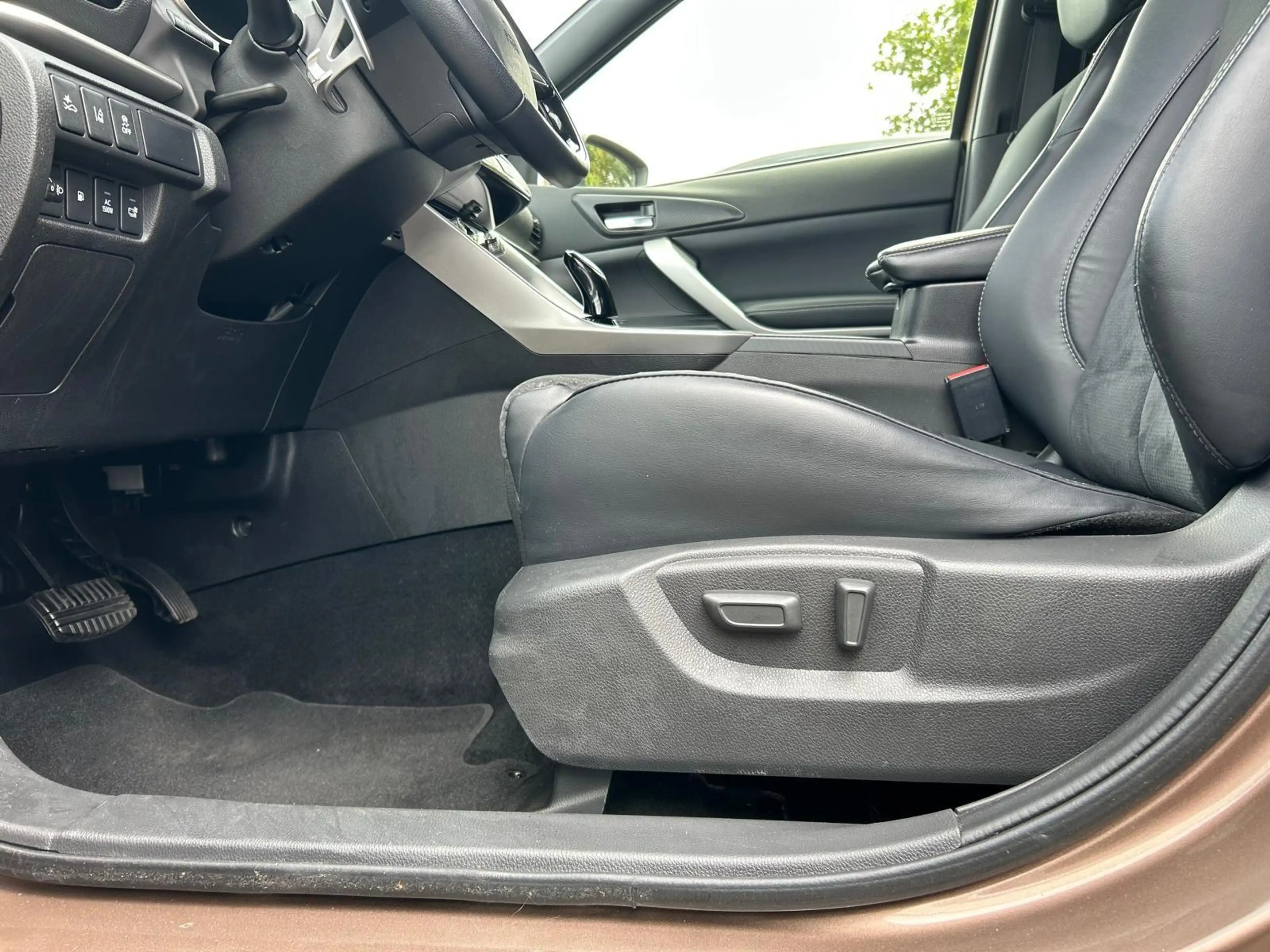 Mitsubishi Eclipse Cross Plus Select Black Hybrid 4WD — photo 8