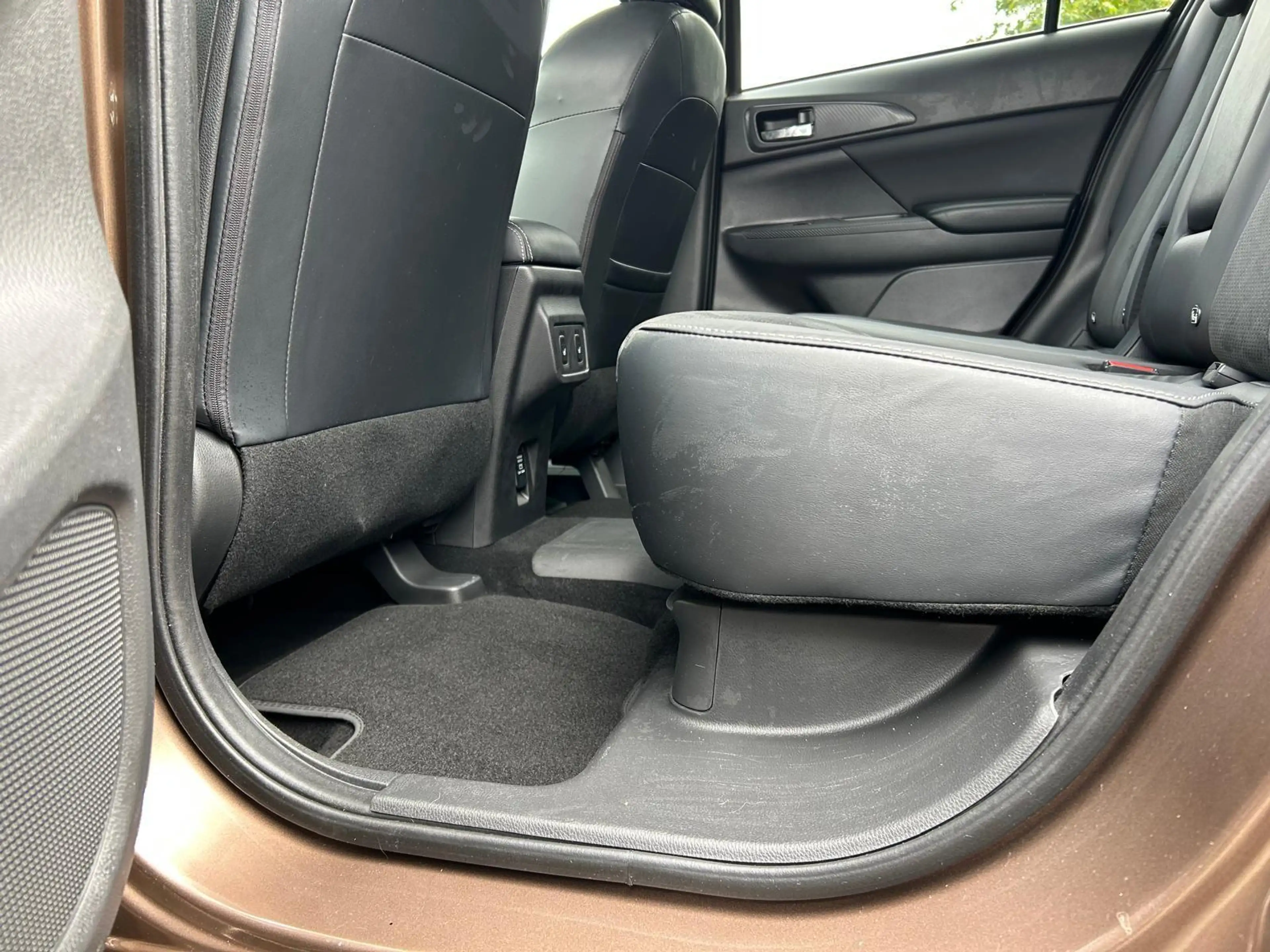 Mitsubishi Eclipse Cross Plus Select Black Hybrid 4WD — photo 9