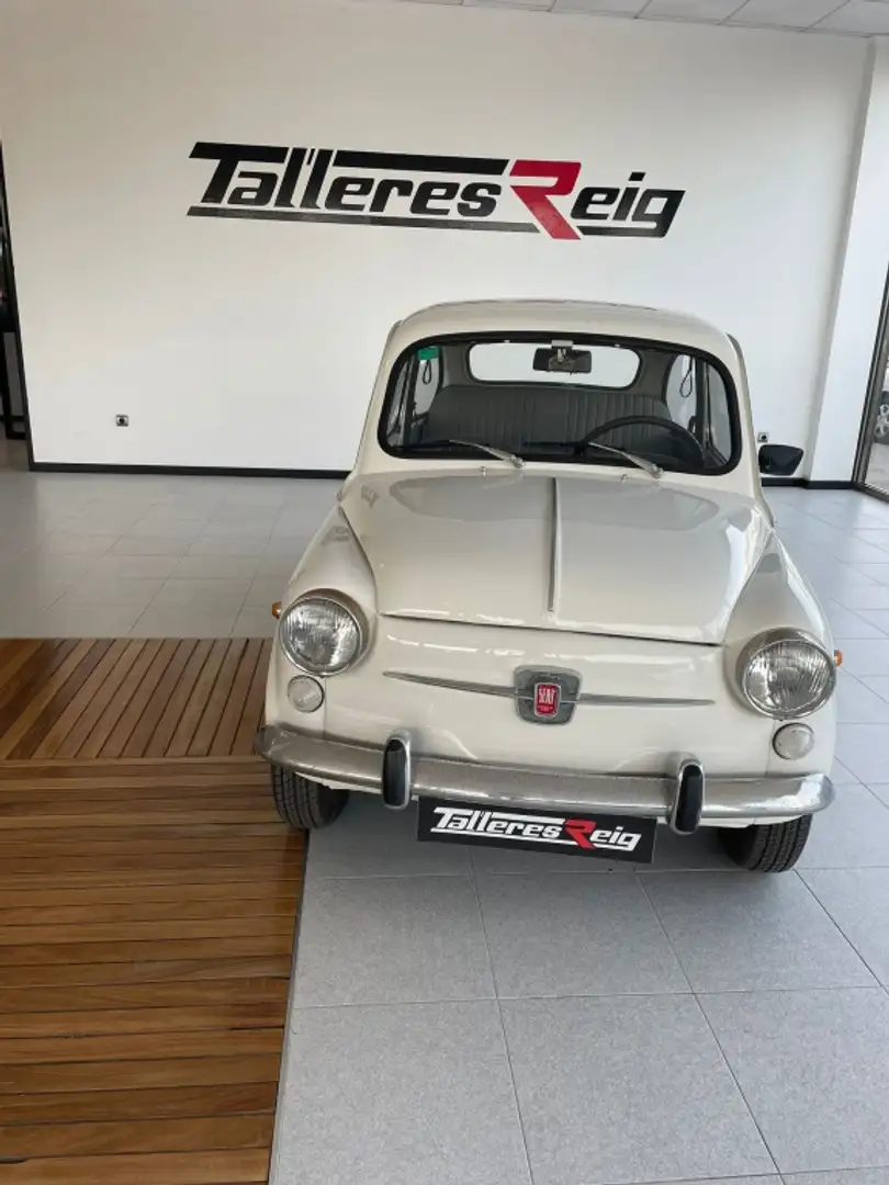 SEAT 600 L Especial Білий - 1