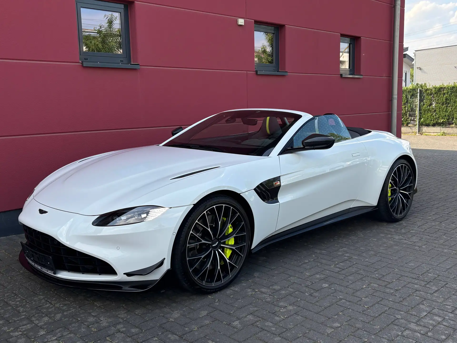애스턴마틴 밴티지 Roadster 2023 흰색 사진 1