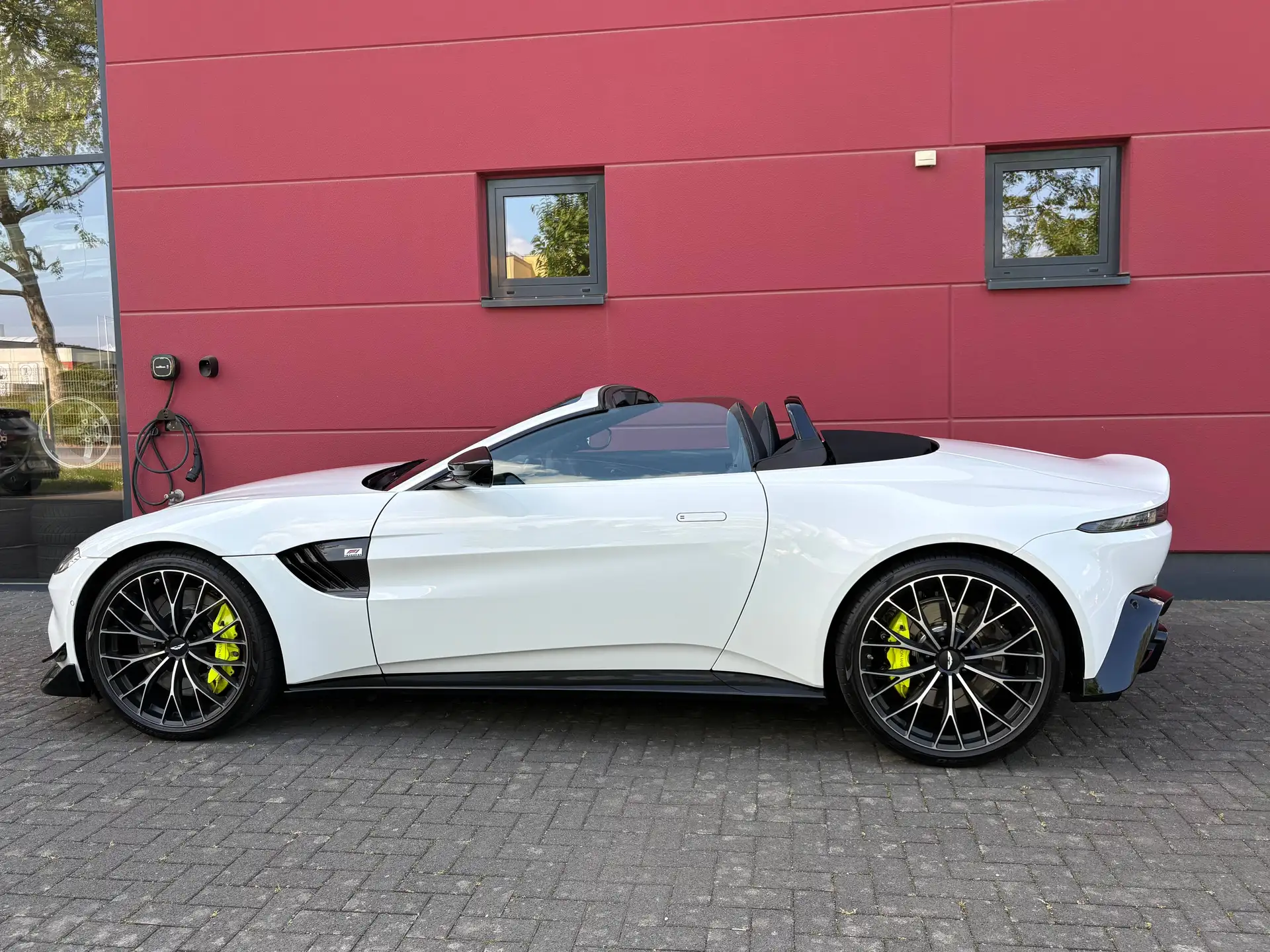 애스턴마틴 밴티지 Roadster 2023 흰색 사진 5