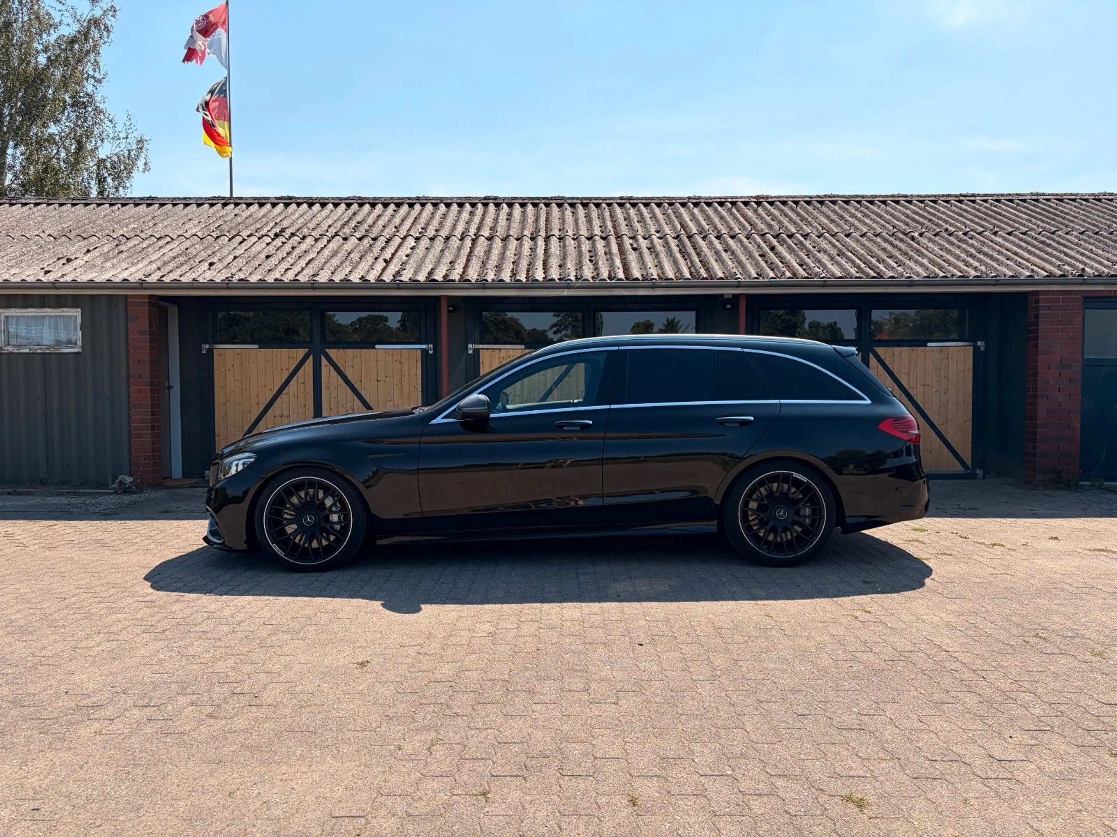 Mercedes-Benz C 63 AMG BURM/PANO/S-AGA/MULTIBEAM/CARBON/612PS — photo 2