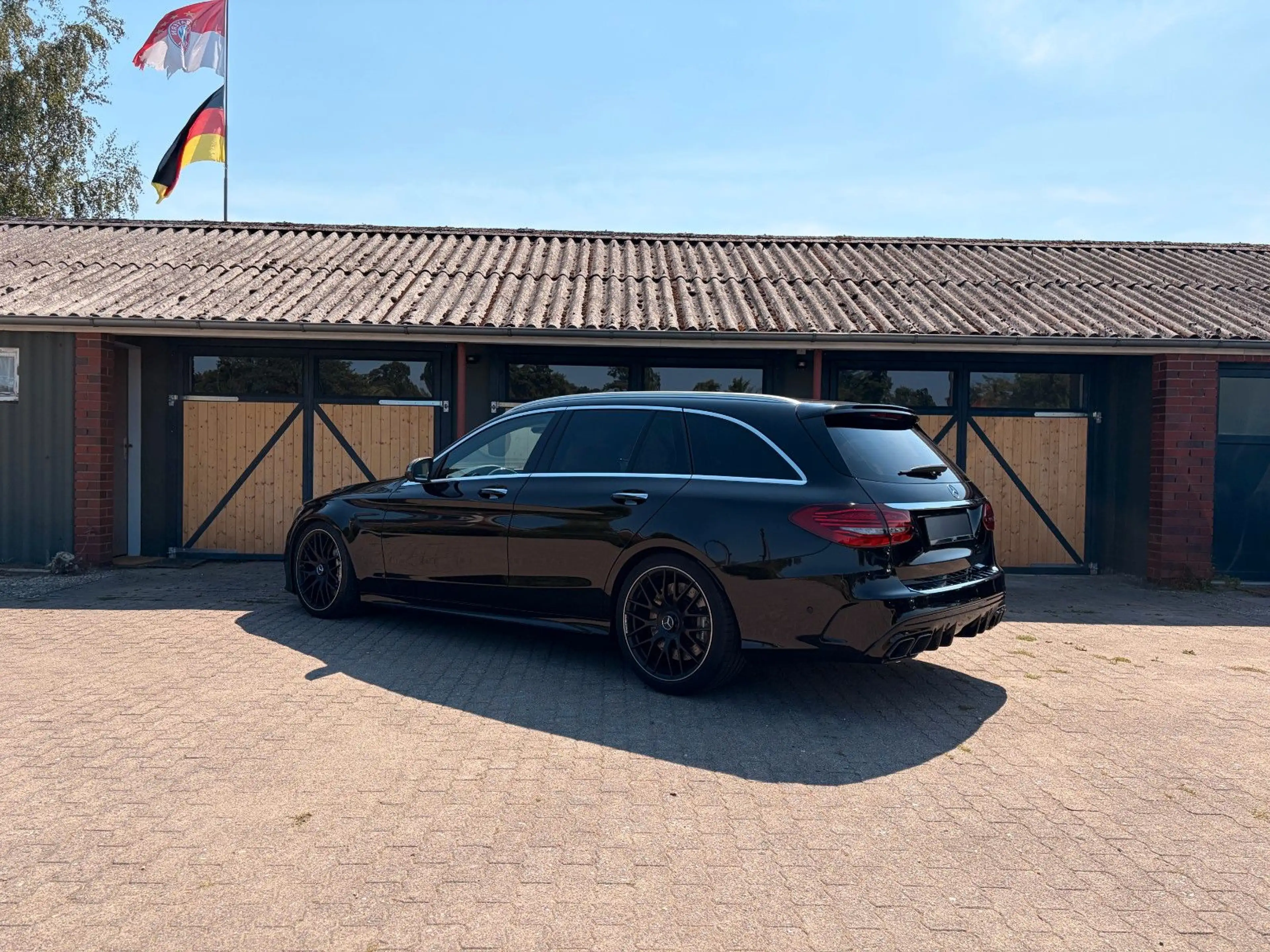 Mercedes-Benz C 63 AMG BURM/PANO/S-AGA/MULTIBEAM/CARBON/612PS — photo 3
