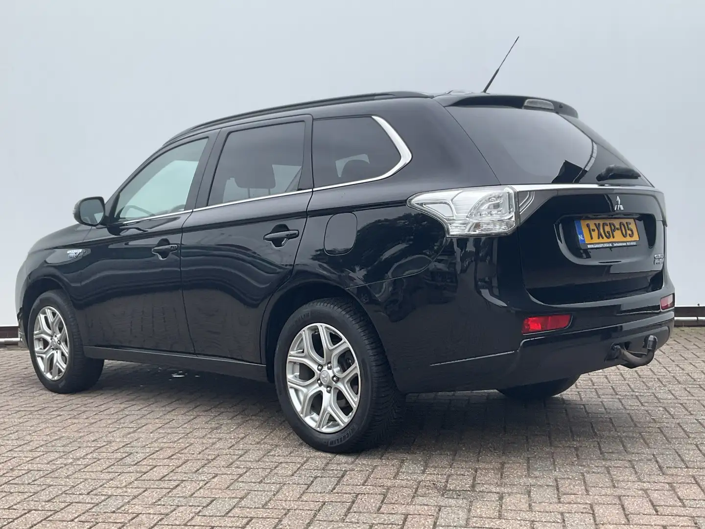 Mitsubishi Outlander 2.0 PHEV Executive Edition Nav/Cam Cruise Voll.Ond Чорний - 2