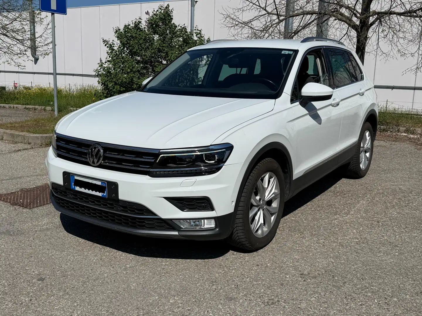 Volkswagen Tiguan 2.0 tdi Executive 4motion 150cv dsg Weiß - 1