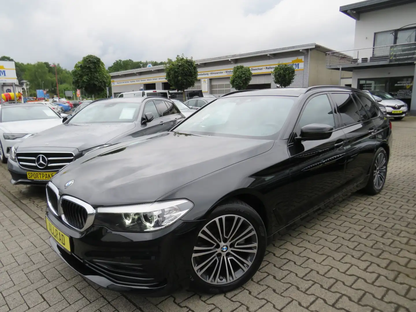 BMW 520 dA xDrive touring Sport Line *PANO *LEDER *AHK Noir - 1